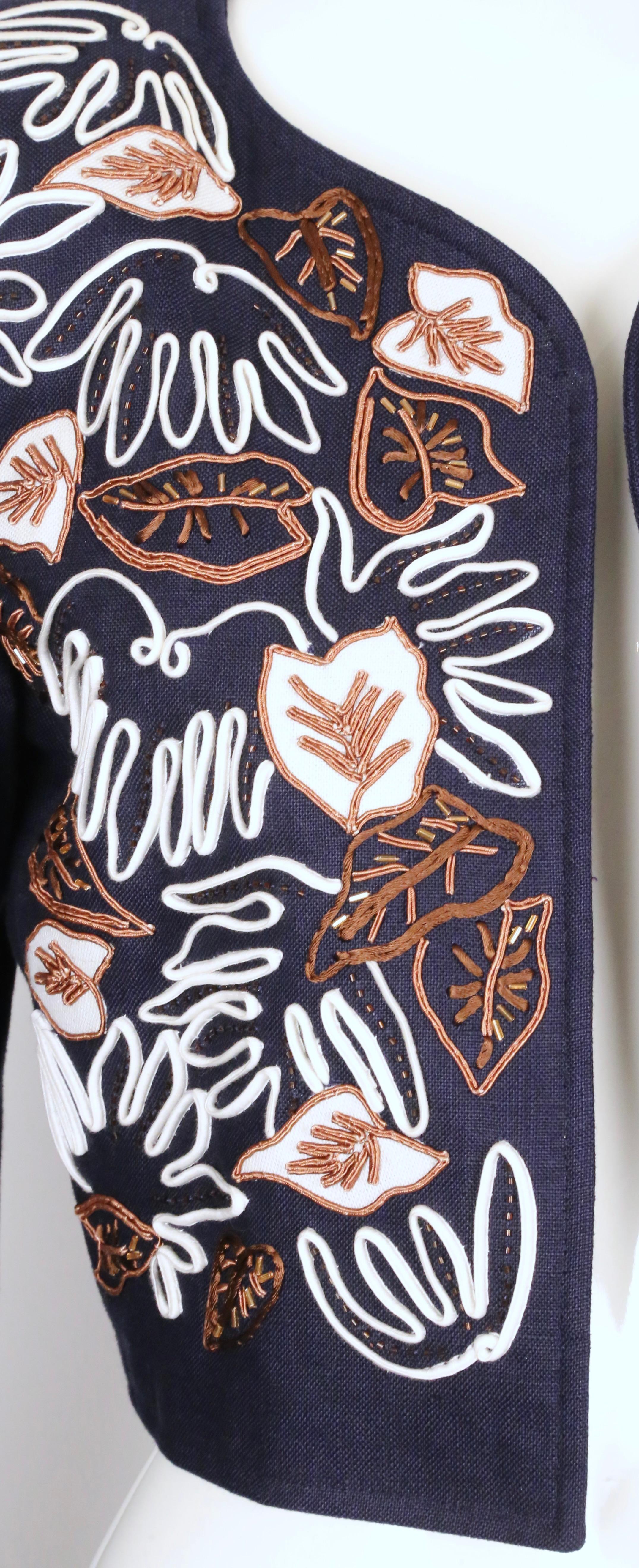 1985 YVES SAINT LAURENT  veste RUNWAY brodée avec garniture en soutache et perles en vente 9