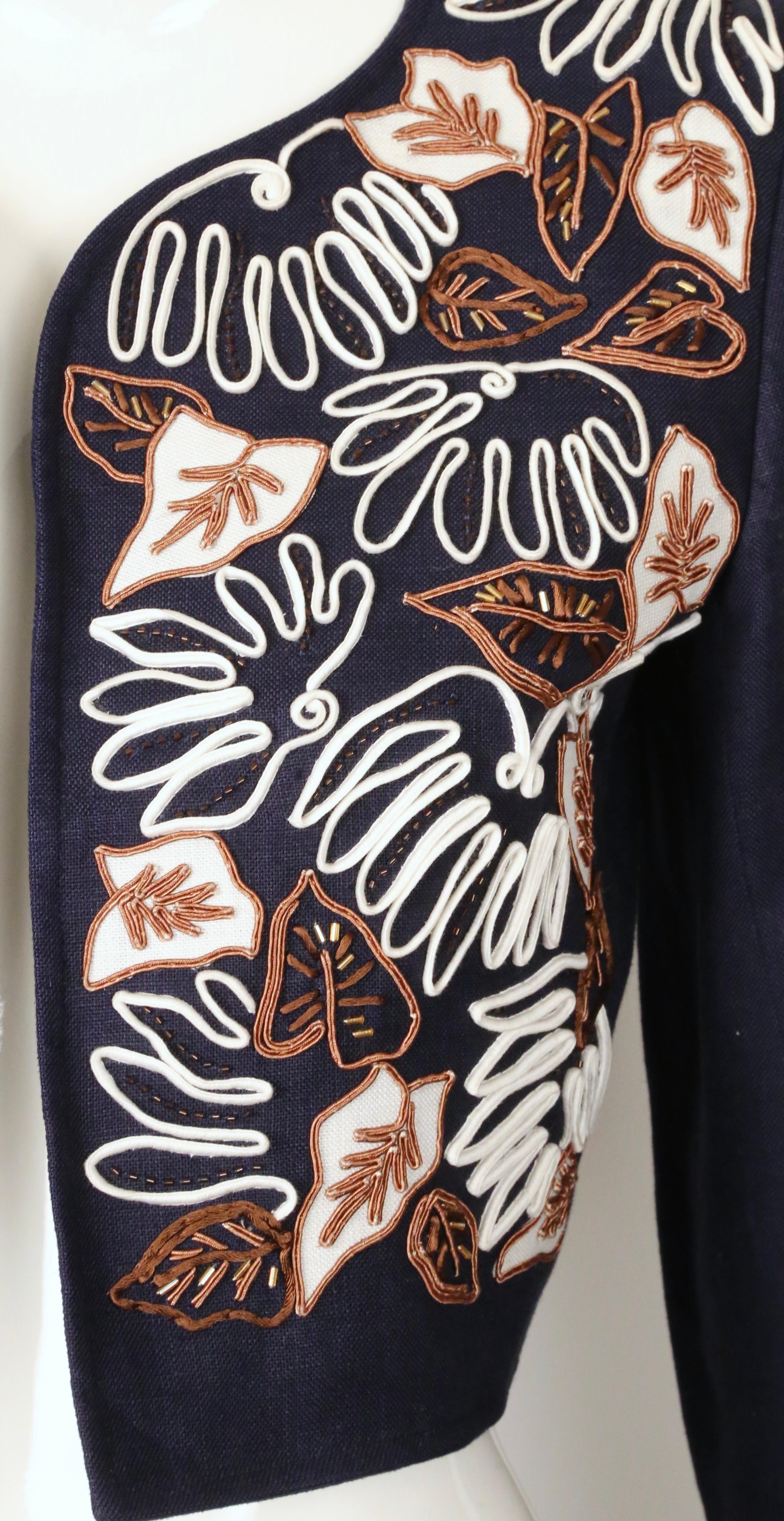 1985 YVES SAINT LAURENT  veste RUNWAY brodée avec garniture en soutache et perles en vente 10