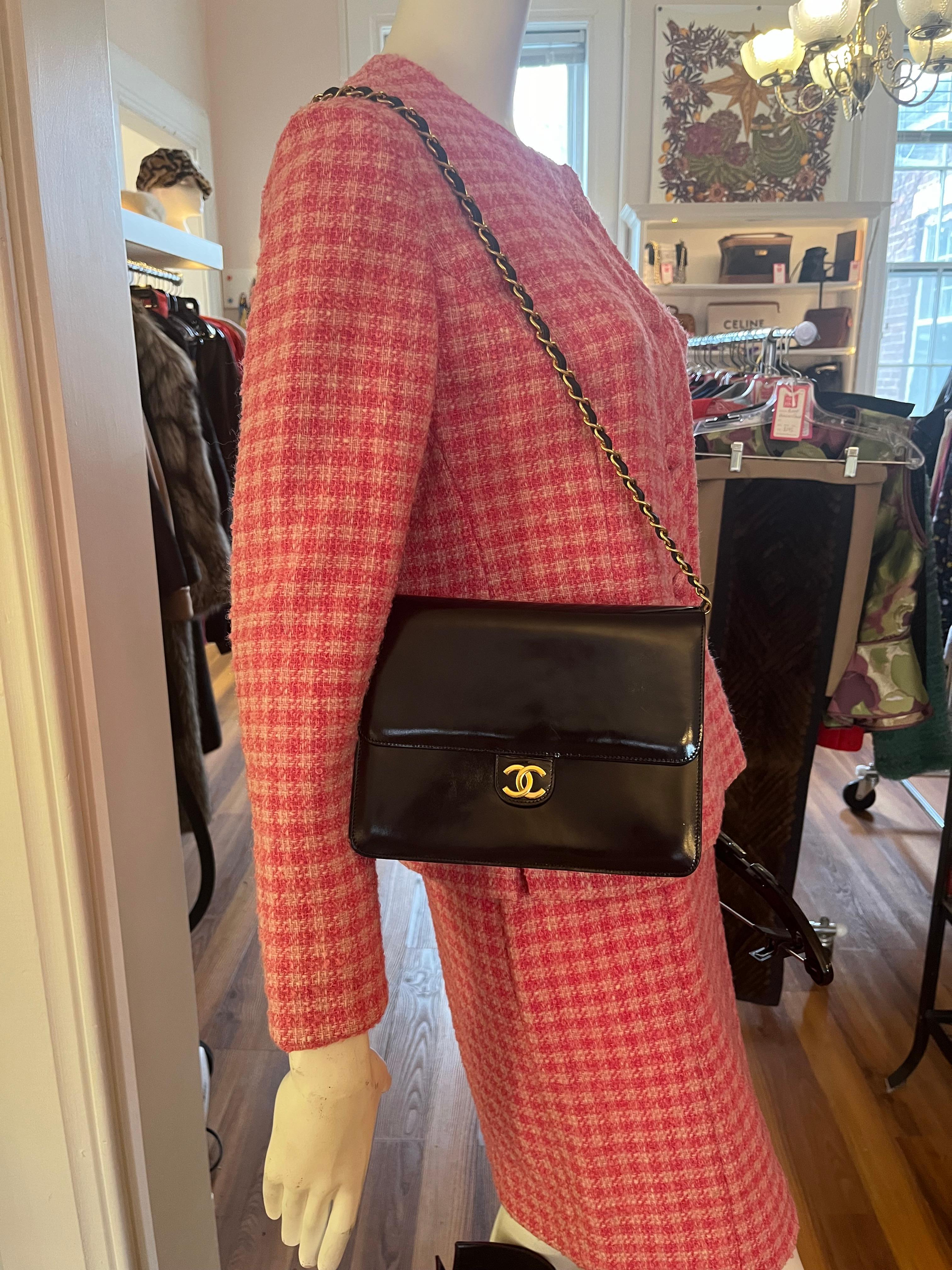 1986-88 Chanel Black Patent Leather Handbag w/Entrupy COA and Card In Good Condition For Sale In Port Hope, ON