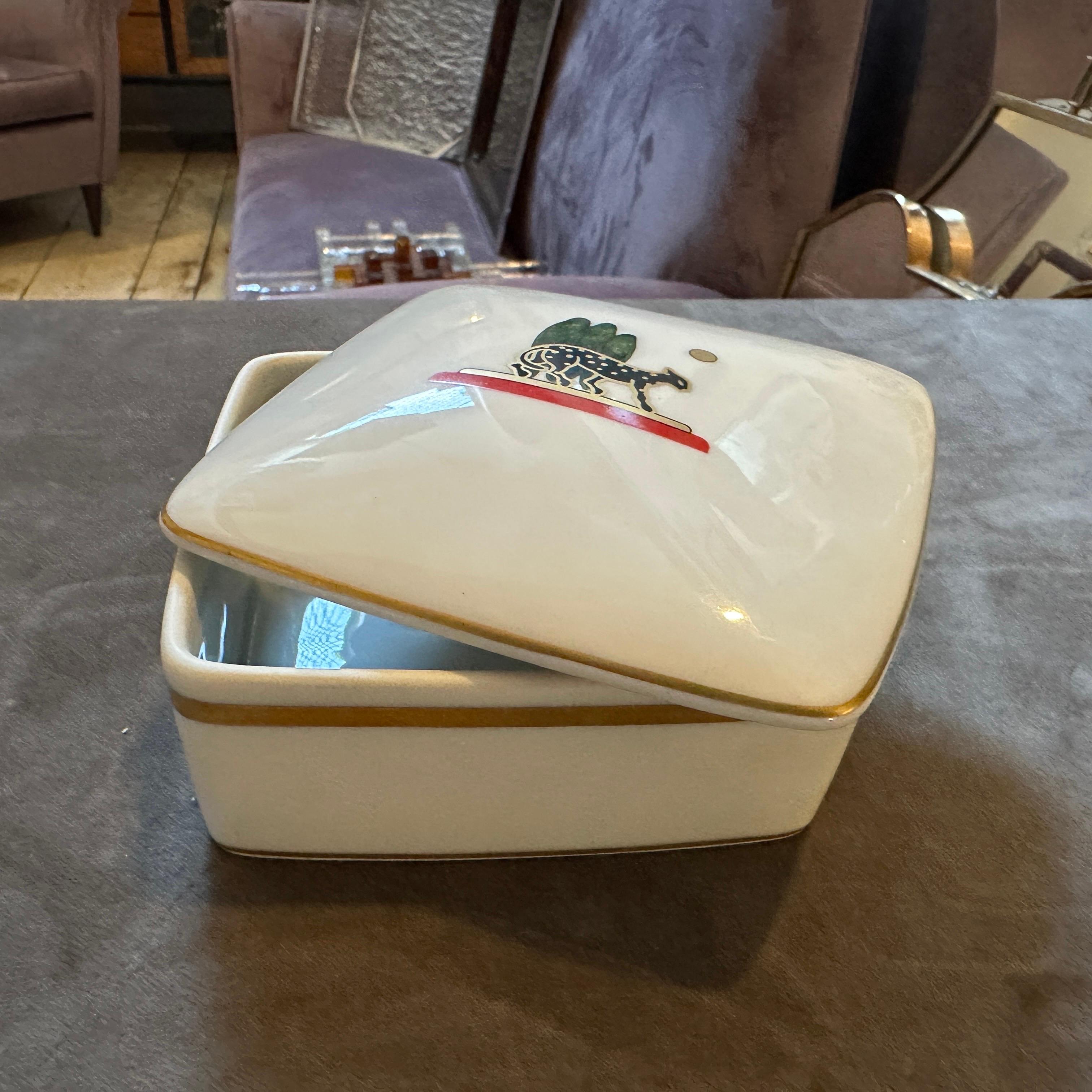 1986 Vase et coffret de toilette en porcelaine de Limoges de style Art Déco  par Cartier Paris en vente 3