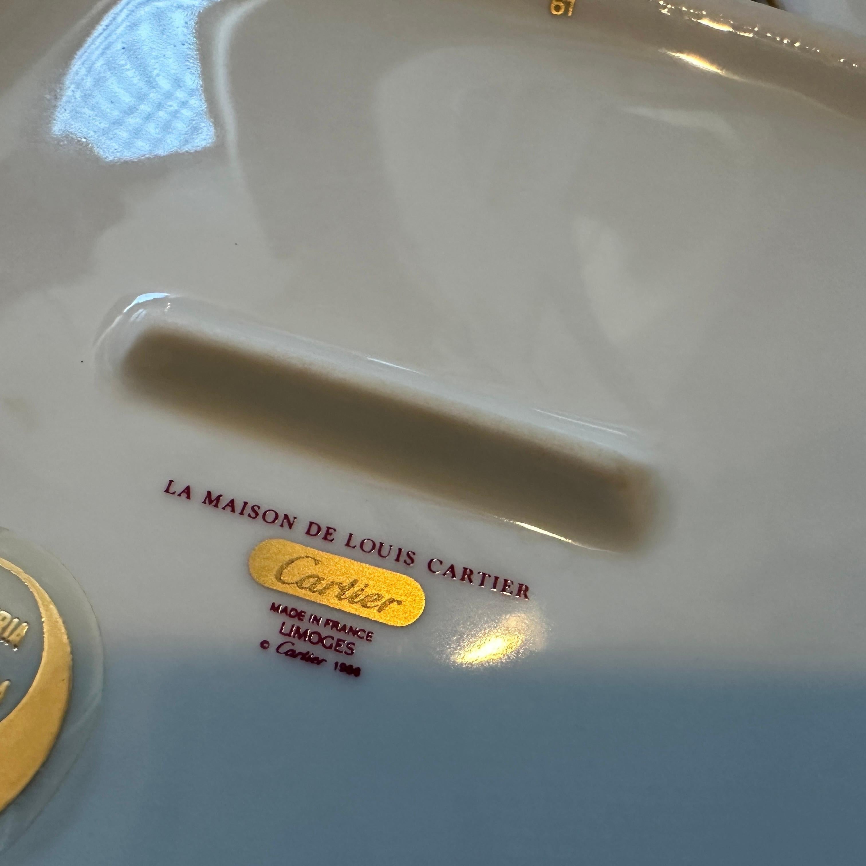 1986 Vase et coffret de toilette en porcelaine de Limoges de style Art Déco  par Cartier Paris en vente 4