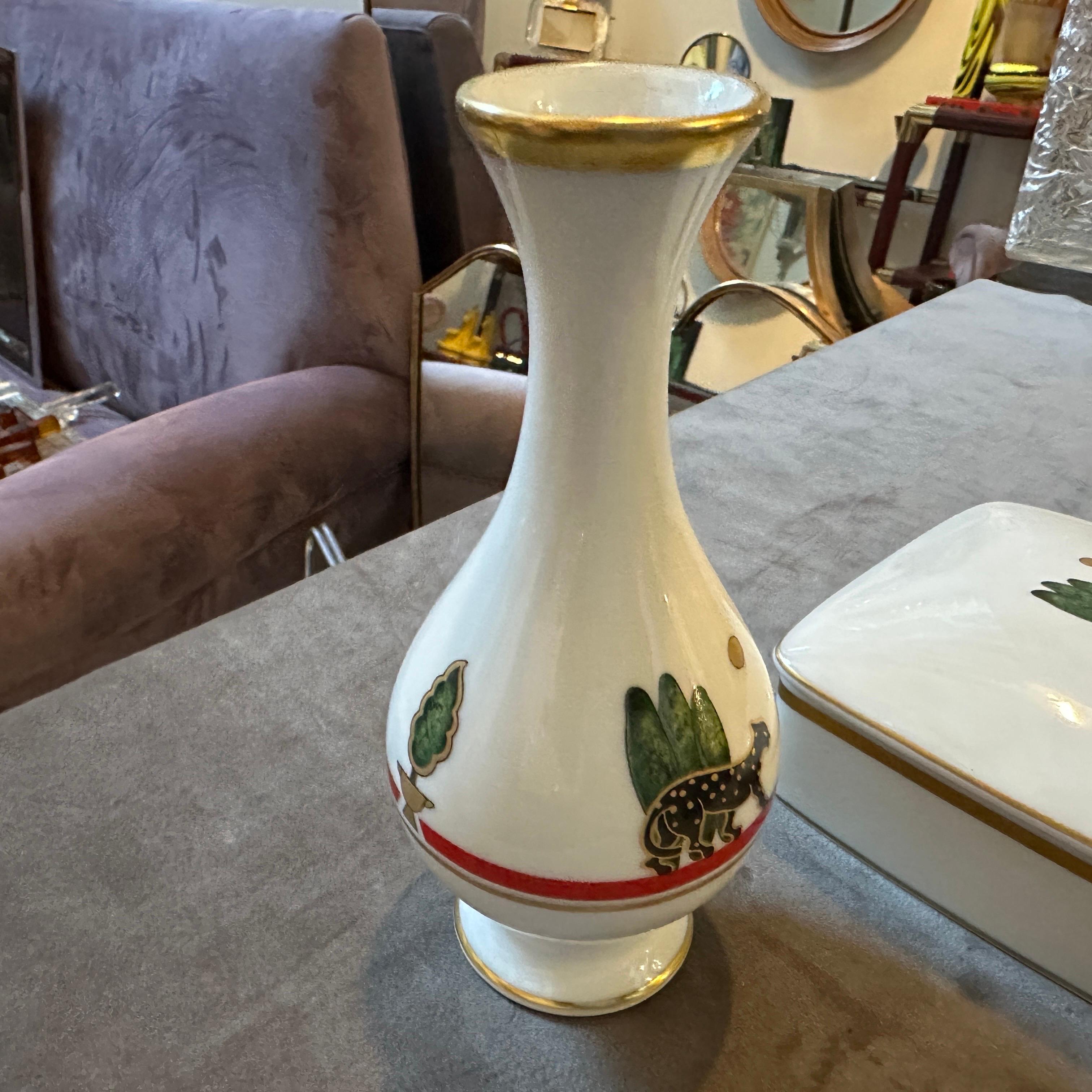 20ième siècle 1986 Vase et coffret de toilette en porcelaine de Limoges de style Art Déco  par Cartier Paris en vente