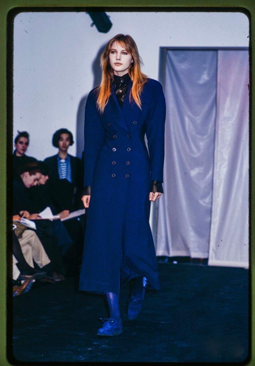 1986 AZZEDINE ALAIA cappotto RUNWAY in gabardine di lana color carbone con cuciture sul retro in vendita 8