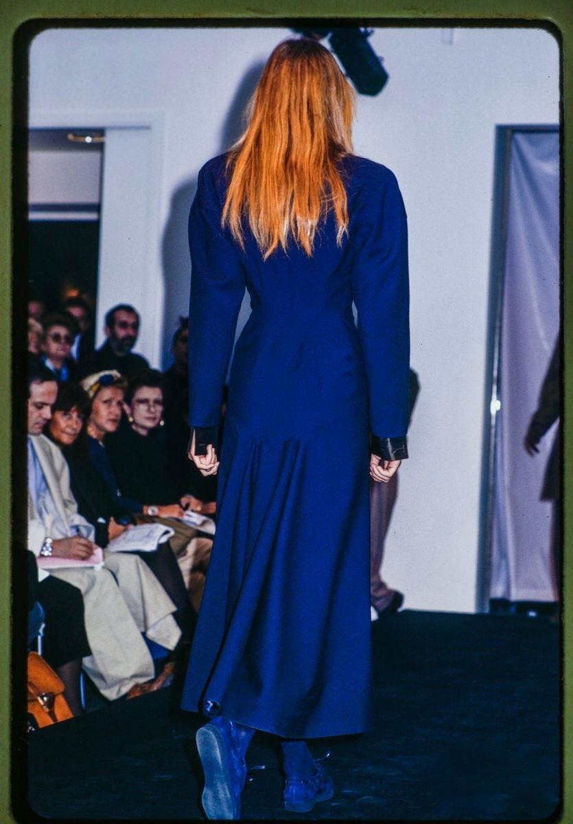 1986 AZZEDINE ALAIA cappotto RUNWAY in gabardine di lana color carbone con cuciture sul retro in vendita 9