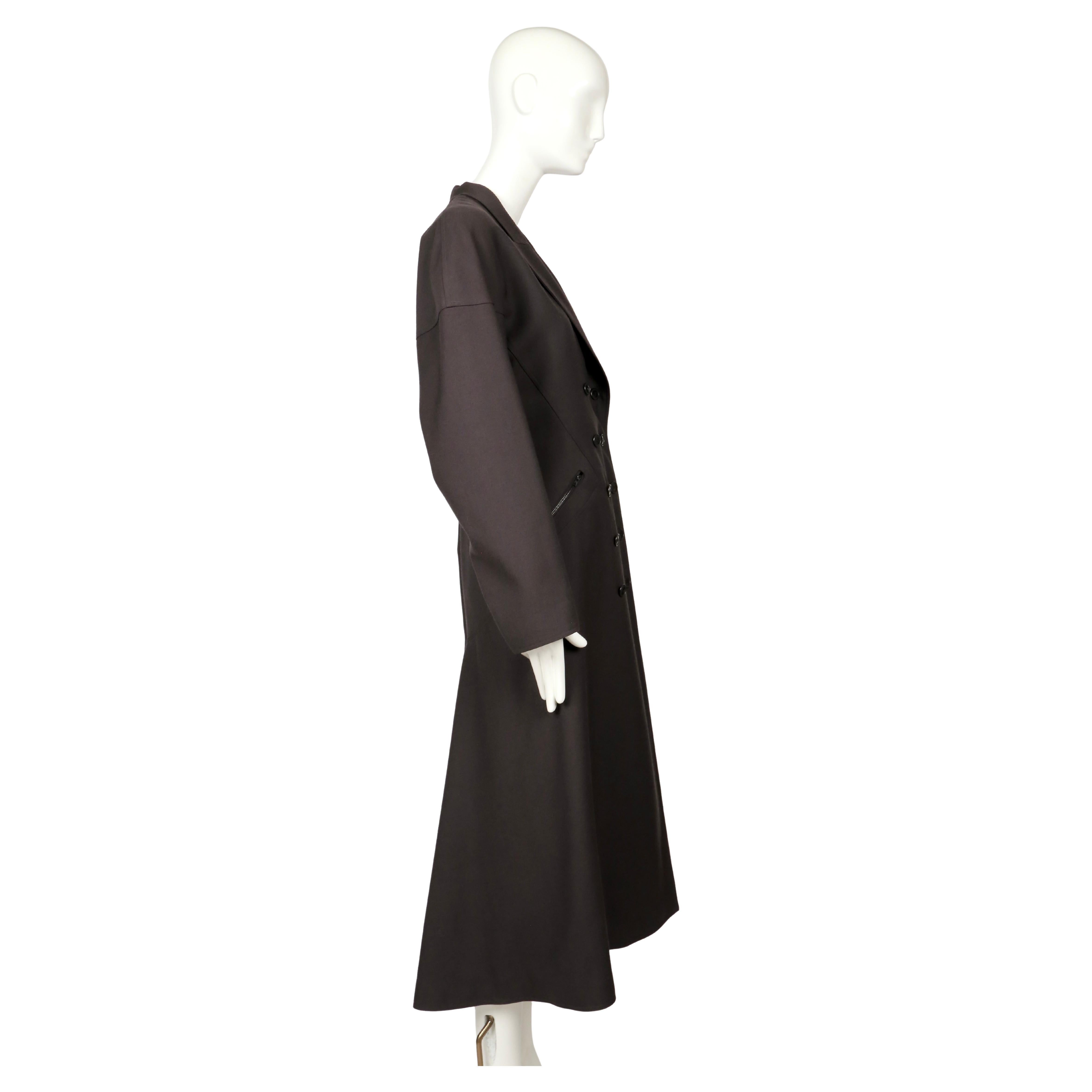 da uomo o donna 1986 AZZEDINE ALAIA cappotto RUNWAY in gabardine di lana color carbone con cuciture sul retro in vendita