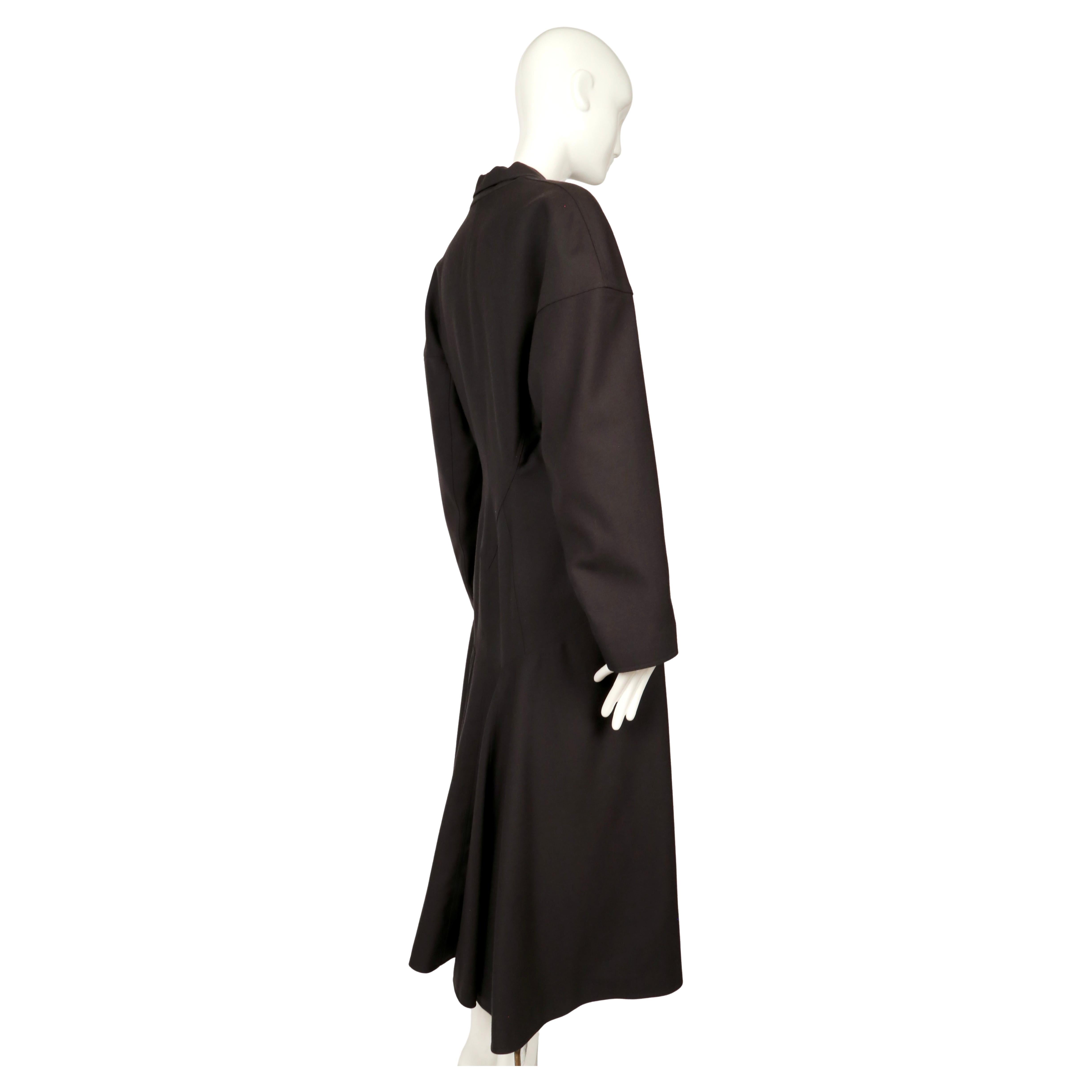 1986 AZZEDINE ALAIA cappotto RUNWAY in gabardine di lana color carbone con cuciture sul retro in vendita 1