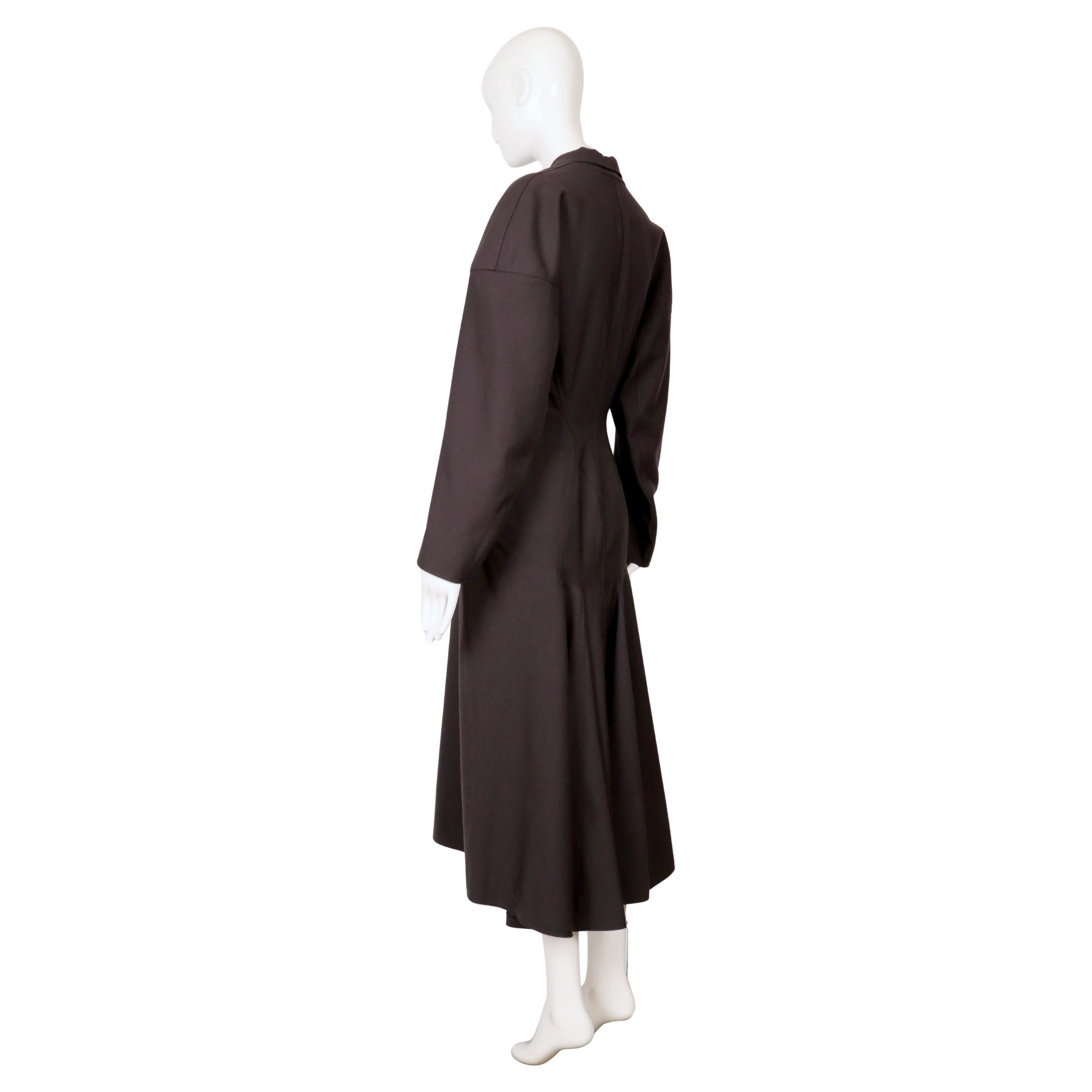 1986 AZZEDINE ALAIA cappotto RUNWAY in gabardine di lana color carbone con cuciture sul retro in vendita 2
