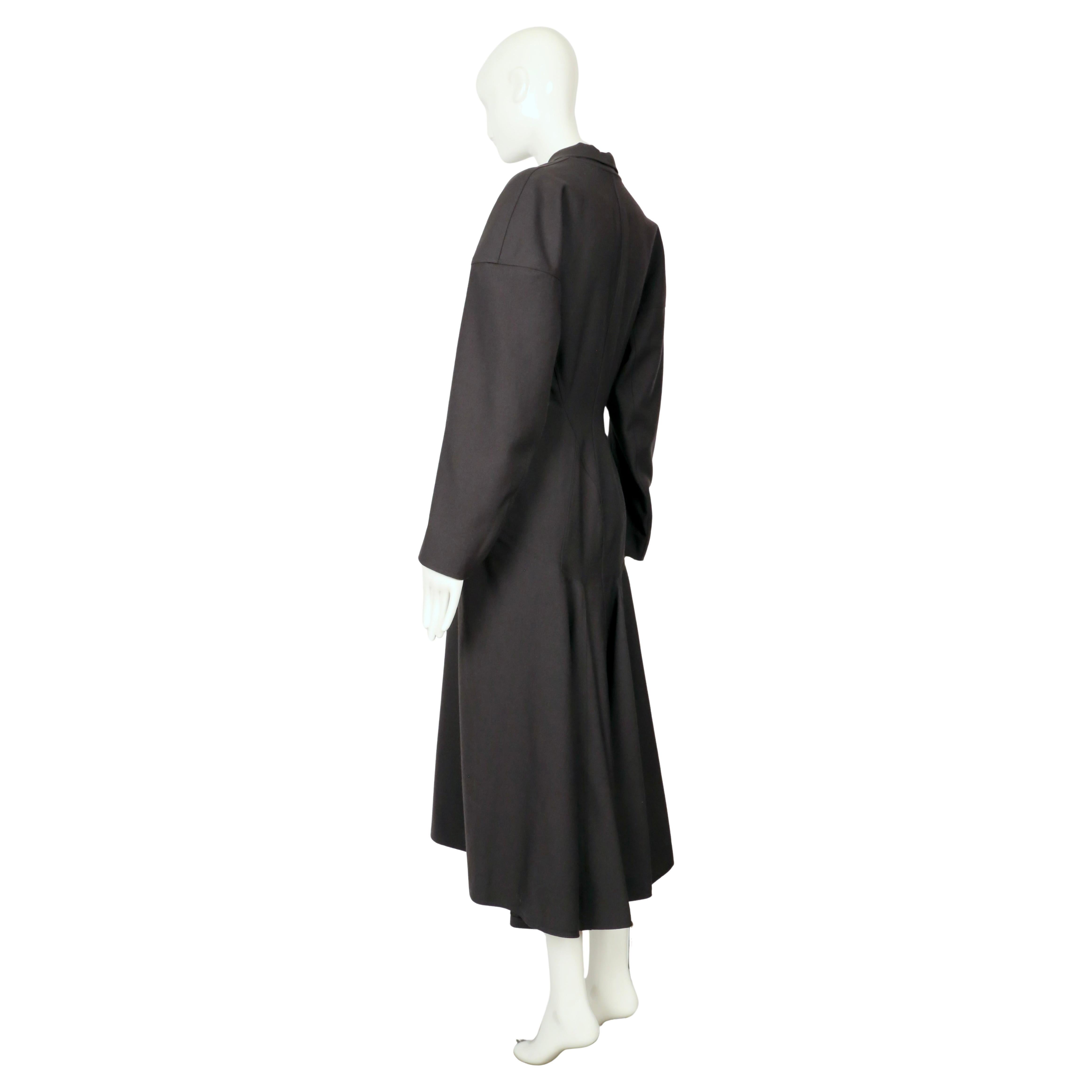 1986 AZZEDINE ALAIA cappotto RUNWAY in gabardine di lana color carbone con cuciture sul retro in vendita 4