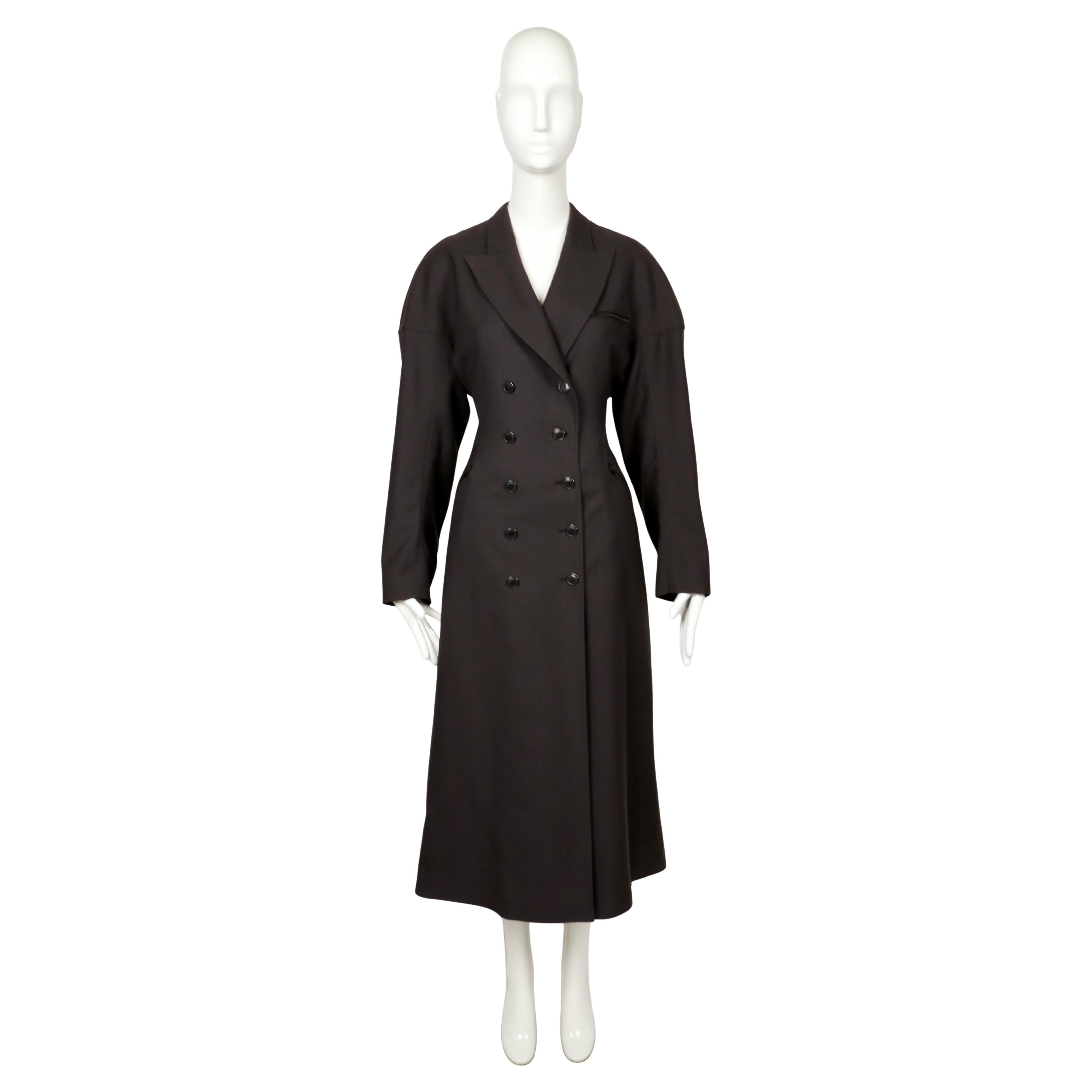 1986 AZZEDINE ALAIA cappotto RUNWAY in gabardine di lana color carbone con cuciture sul retro