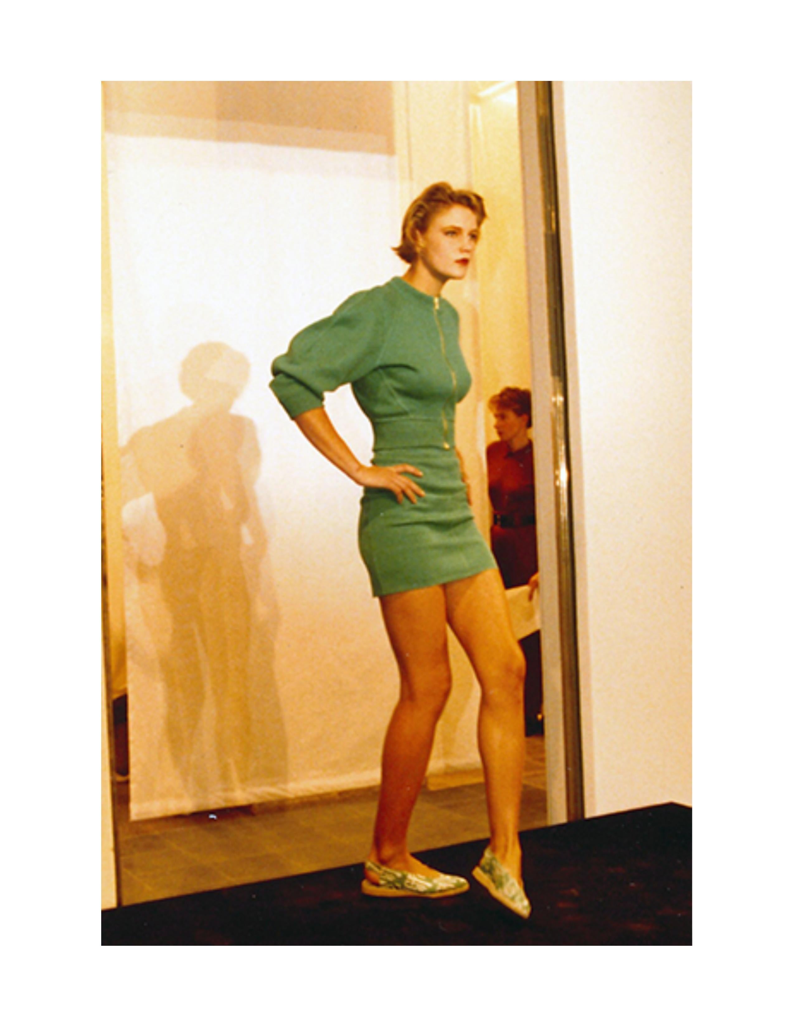 1986 AZZEDINE ALAIA RUNWAY Jacke aus ecrufarbenem Leinen in Kurzform im Angebot 8