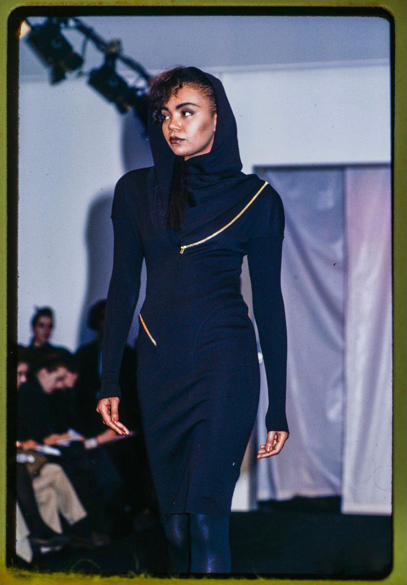 1986 AZZEDINE ALAIA iconic spiral zippered hooded navy blue runway dress 2