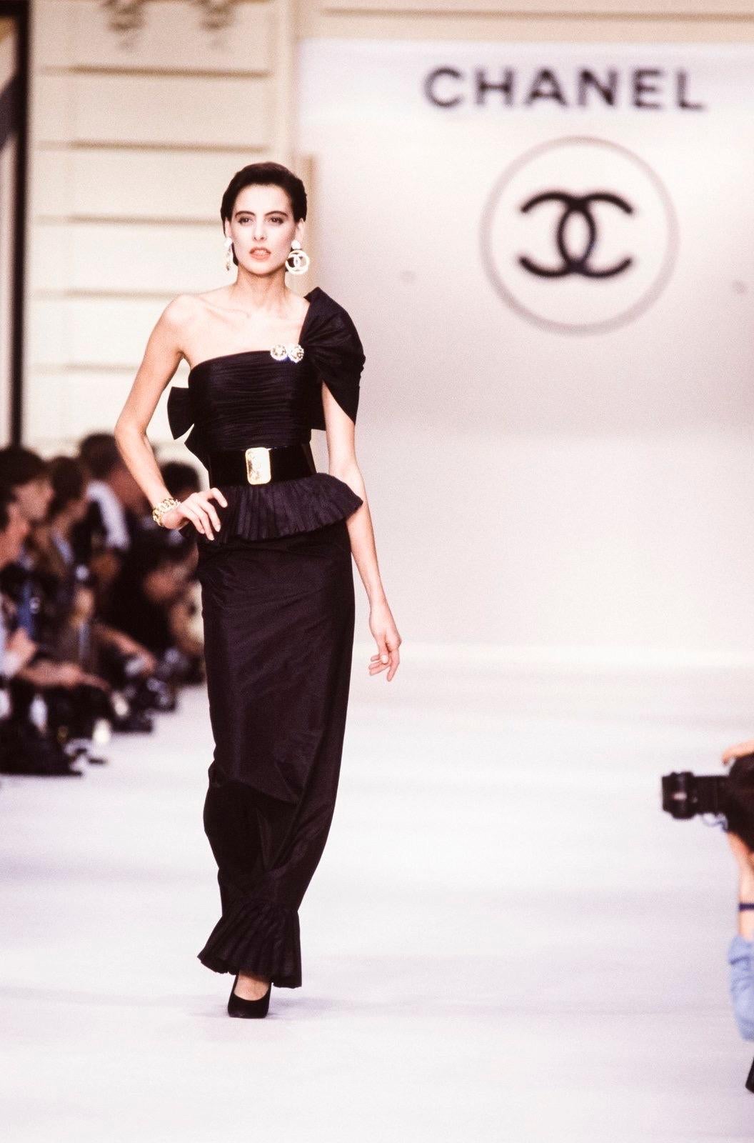 Chanel is known to be one of the most iconic fashion houses in the world. This magnificent, well-documented black silk taffeta glamour gown, dating back to Karl Lagerfeld's epic 1986 spring-summer runway collection, is a perfect example of why this