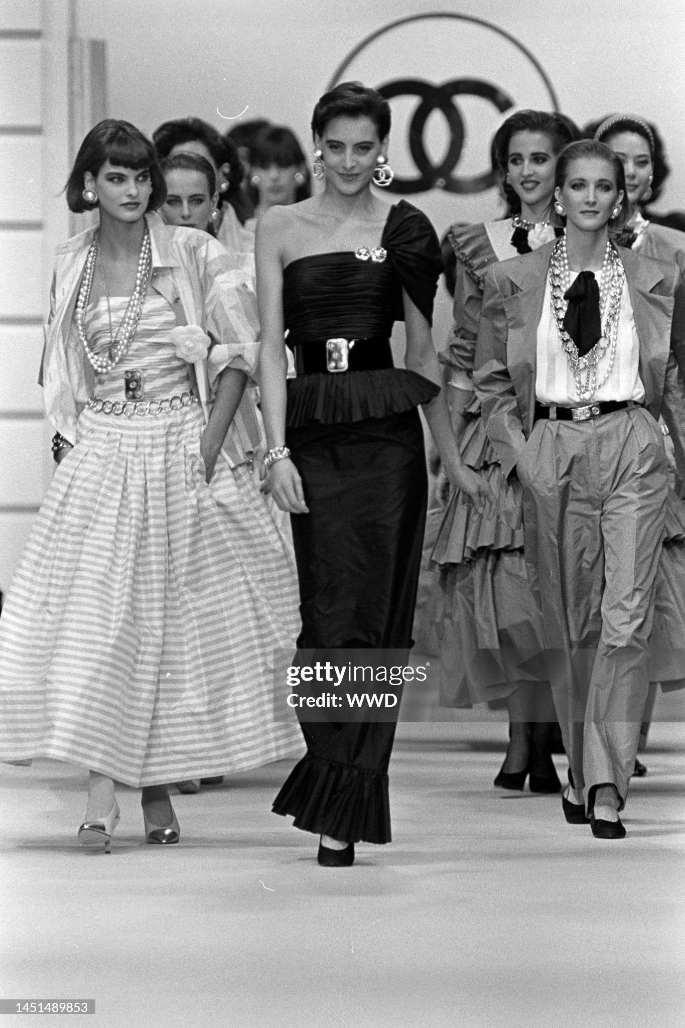 1986 Chanel Documented Runway Black Pleated Silk One-Shoulder Hourglass Gown 4