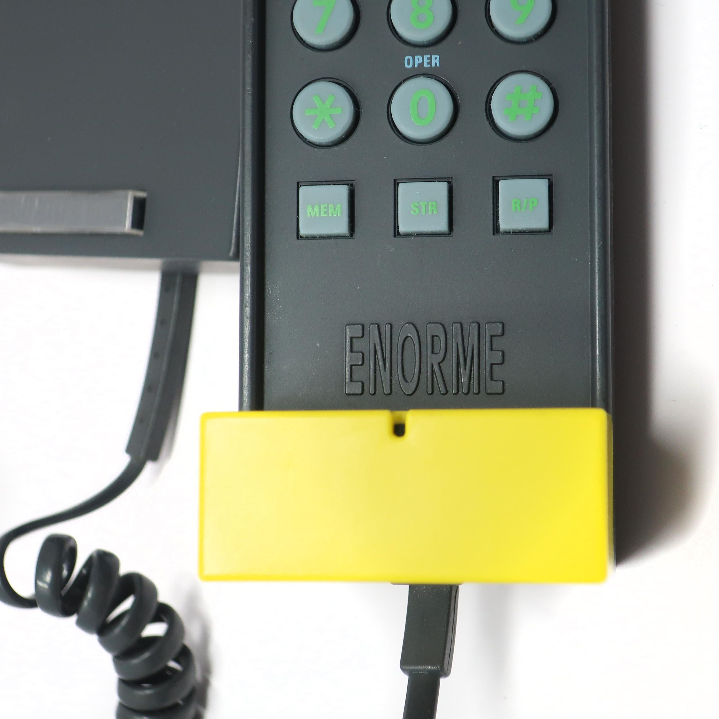 Métal téléphone Enorme d'Ettore Sottsass pour Enorme, 1986	 en vente