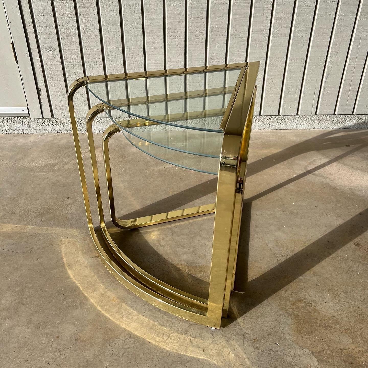1986 Fan Nesting Table by DIA (Design Institute America) 3 tier glass and brass In Good Condition For Sale In Phoenix, AZ