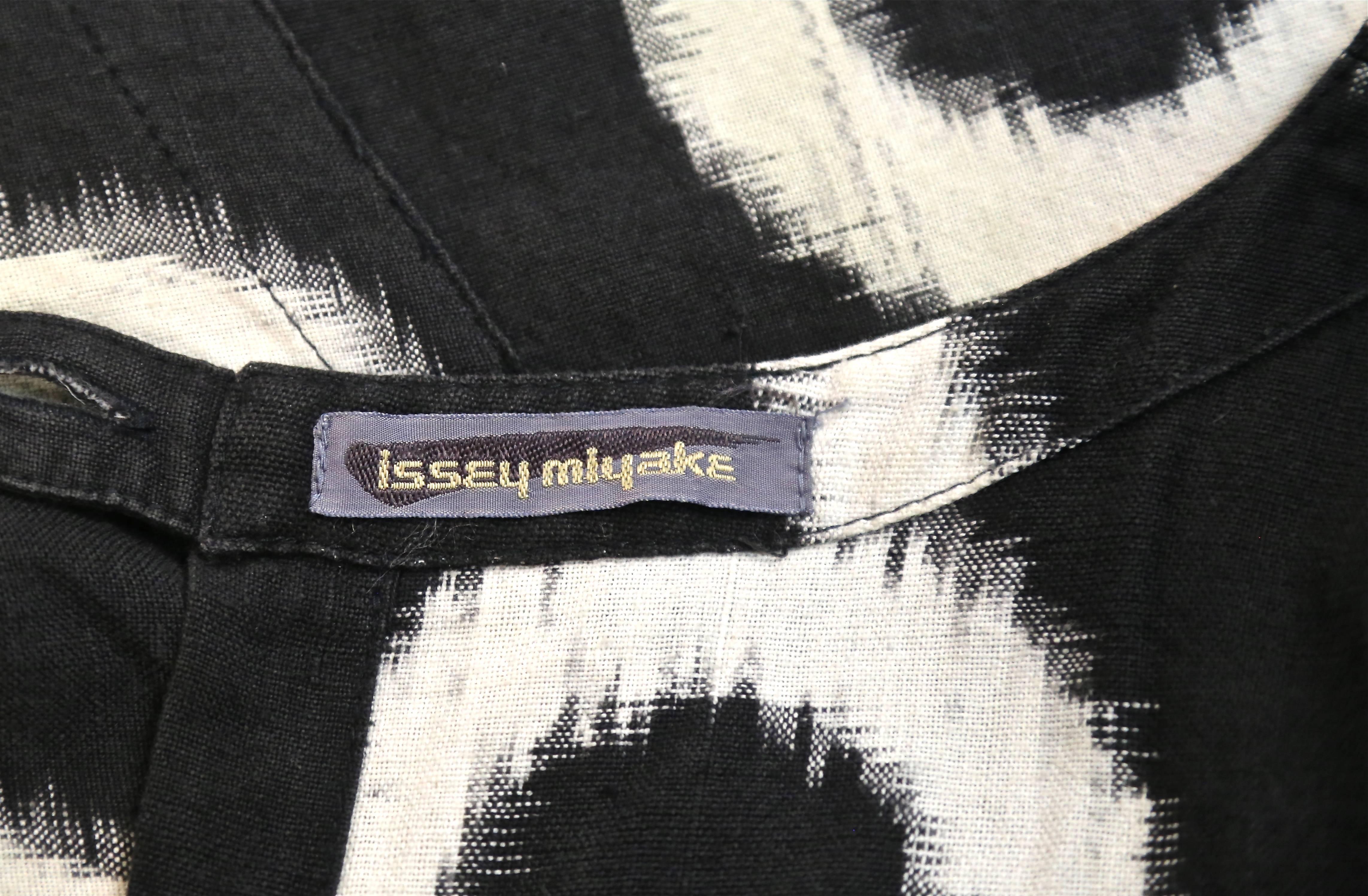 1986 ISSEY MIYAKE black circular Ikat woven cotton RUNWAY day dress For Sale 1