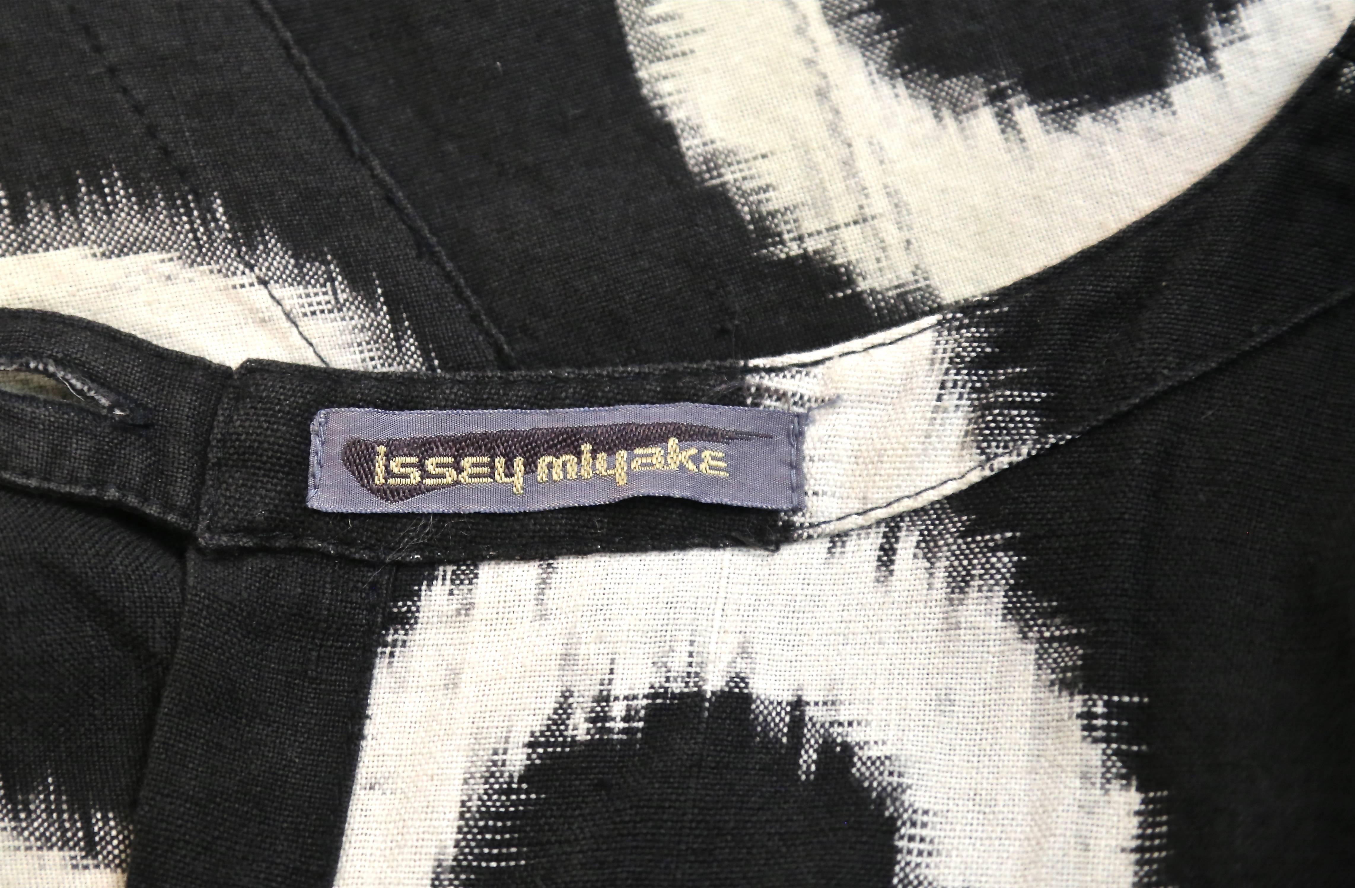Women's or Men's 1986 ISSEY MIYAKE black circular Ikat woven cotton RUNWAY day dress For Sale