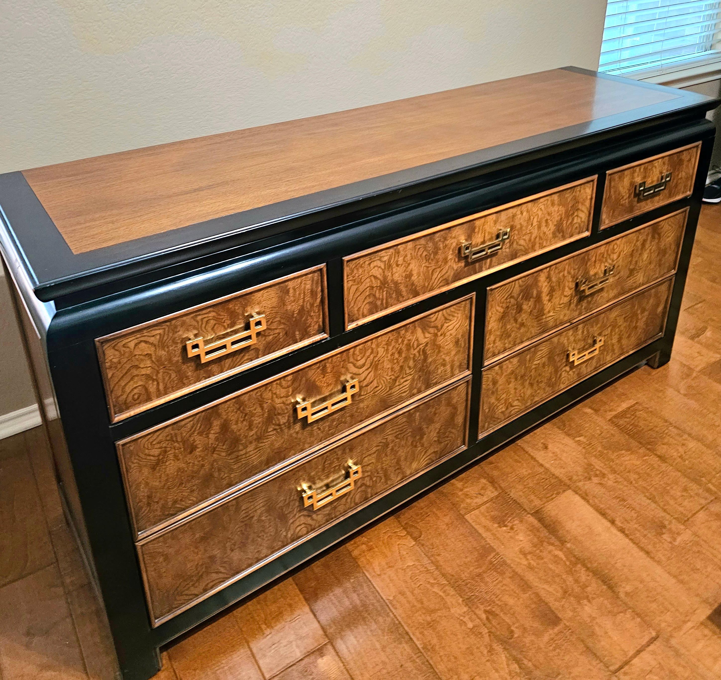 1986 Raymond K Sabota for Century Furniture Chin Hua Double Dresser  In Good Condition For Sale In Waxahachie, TX