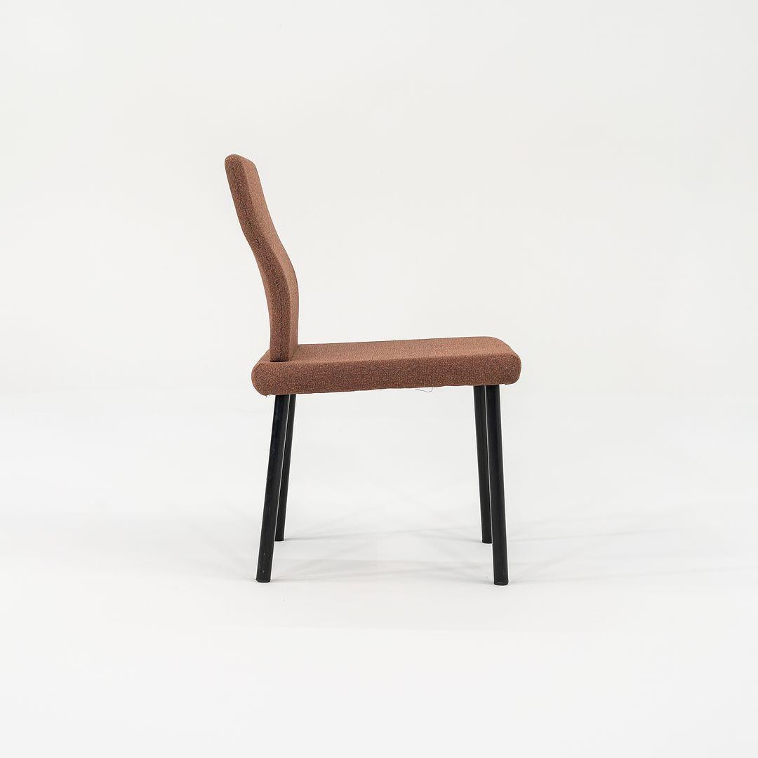 Moderne 1986 Ensemble de quatre chaises de salle à manger sans accoudoirs Knoll Mandarin par Ettore Sottsass en vente