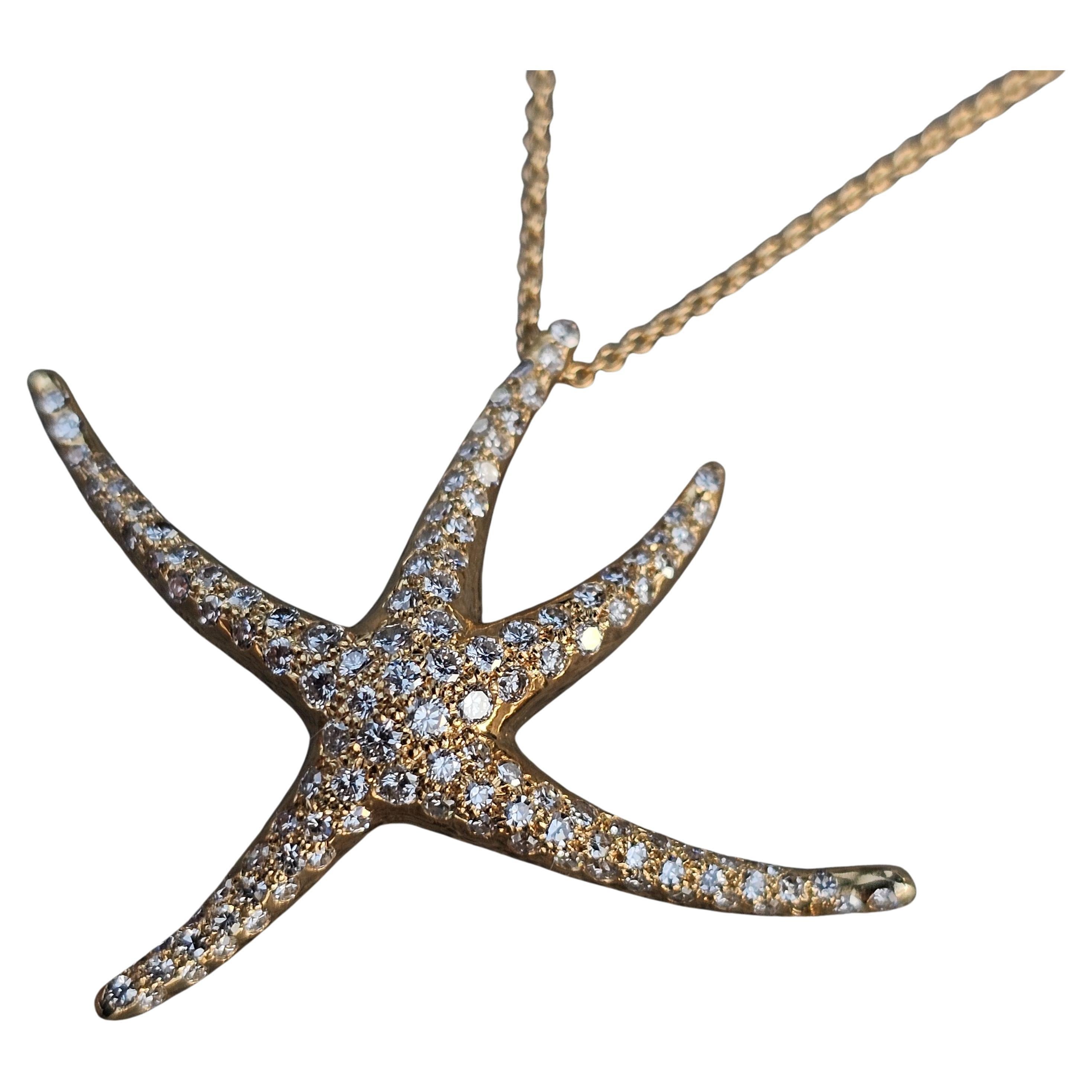 Aquí tenemos un raro collar colgante de estrella de mar Elsa Peretti Tiffany & Co. original de 1986, elaborado en oro amarillo de 18 quilates y adornado con diamantes blancos redondos. Ésta es muy bonita y elegante, con unas curvas suaves que