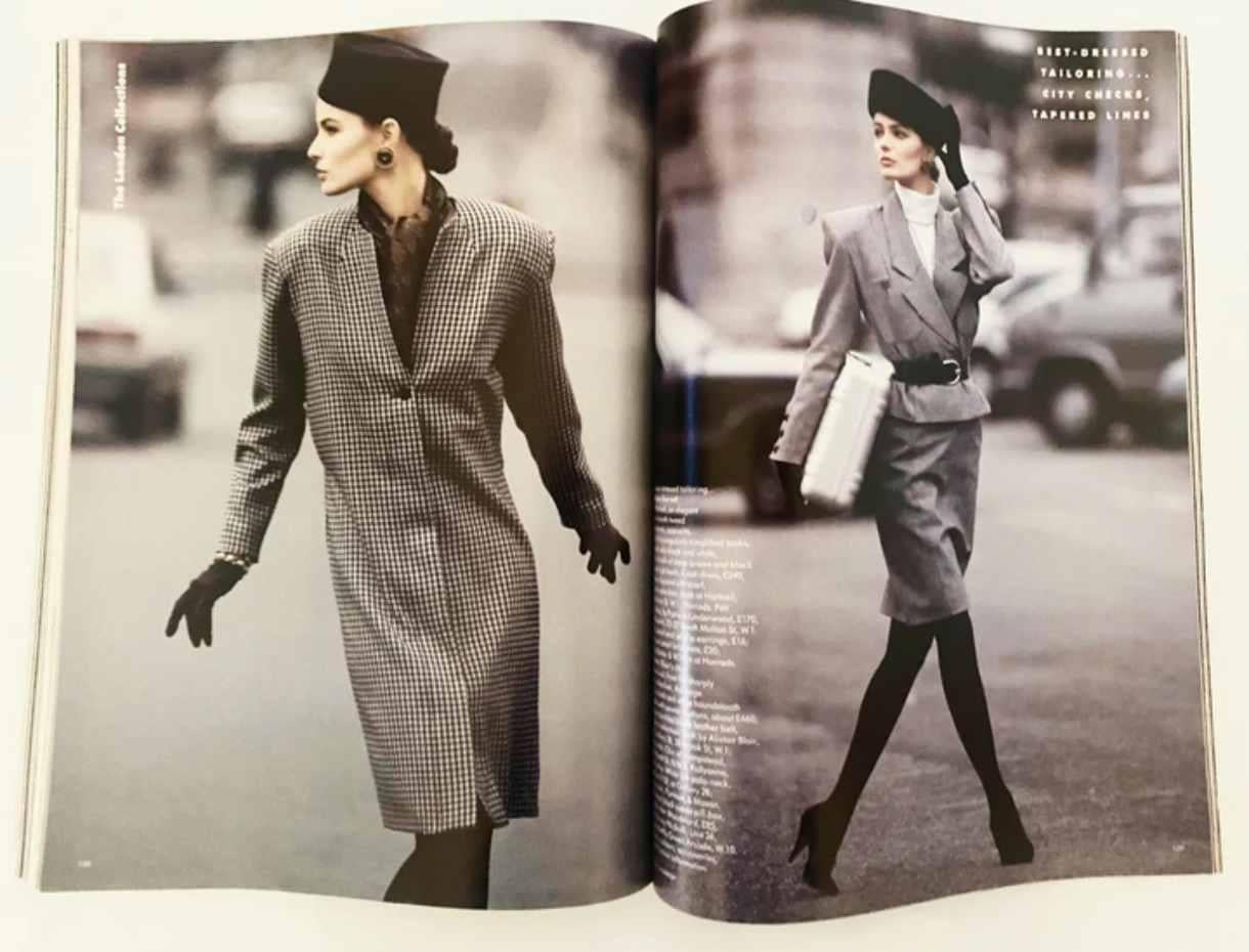 Marrone 1986 Rivista britannica VOGUE di Saul Leiter in vendita