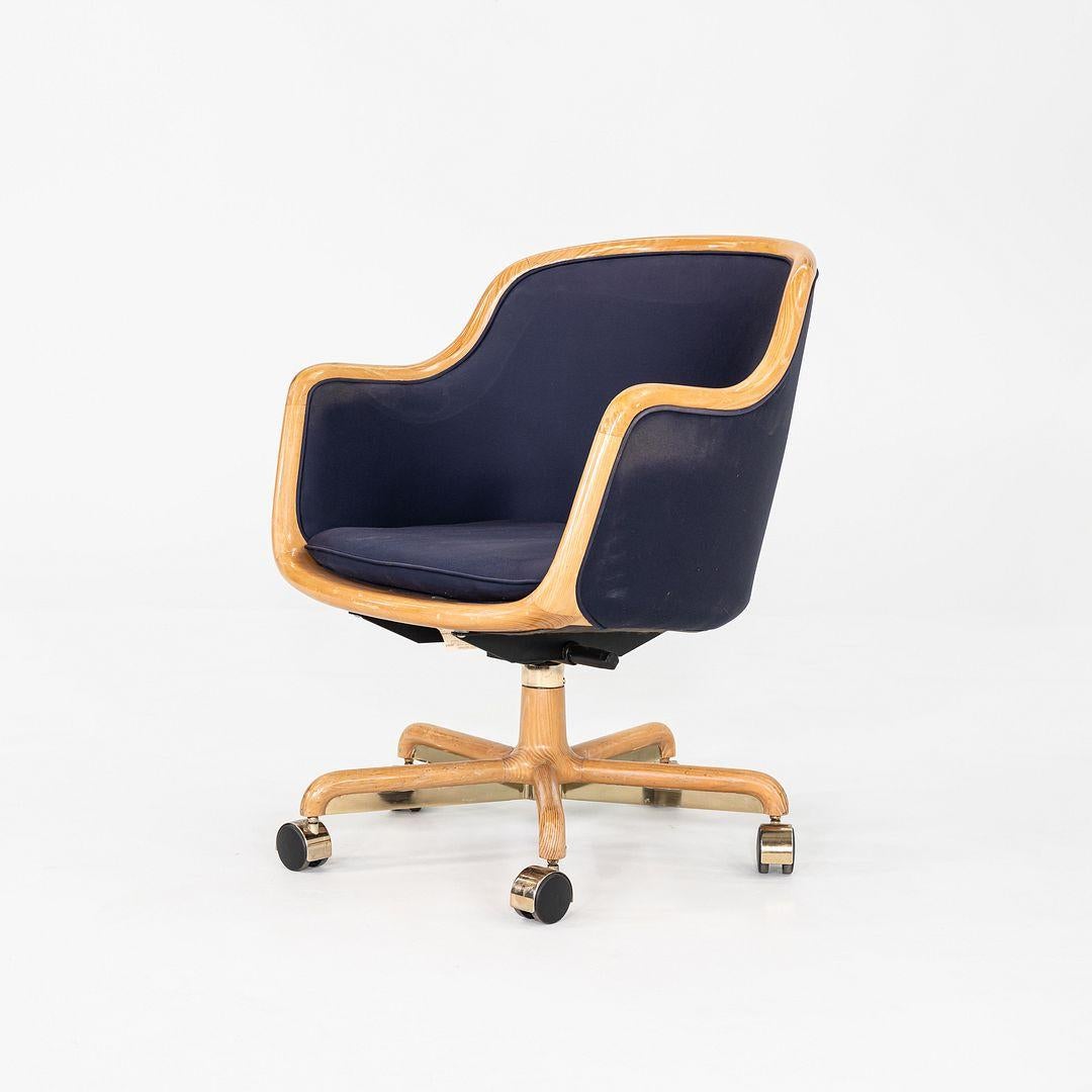 Moderne 1986 Ward Bennett for Brickel Associates Executive Office Chair in Oak w/ Fabric en vente