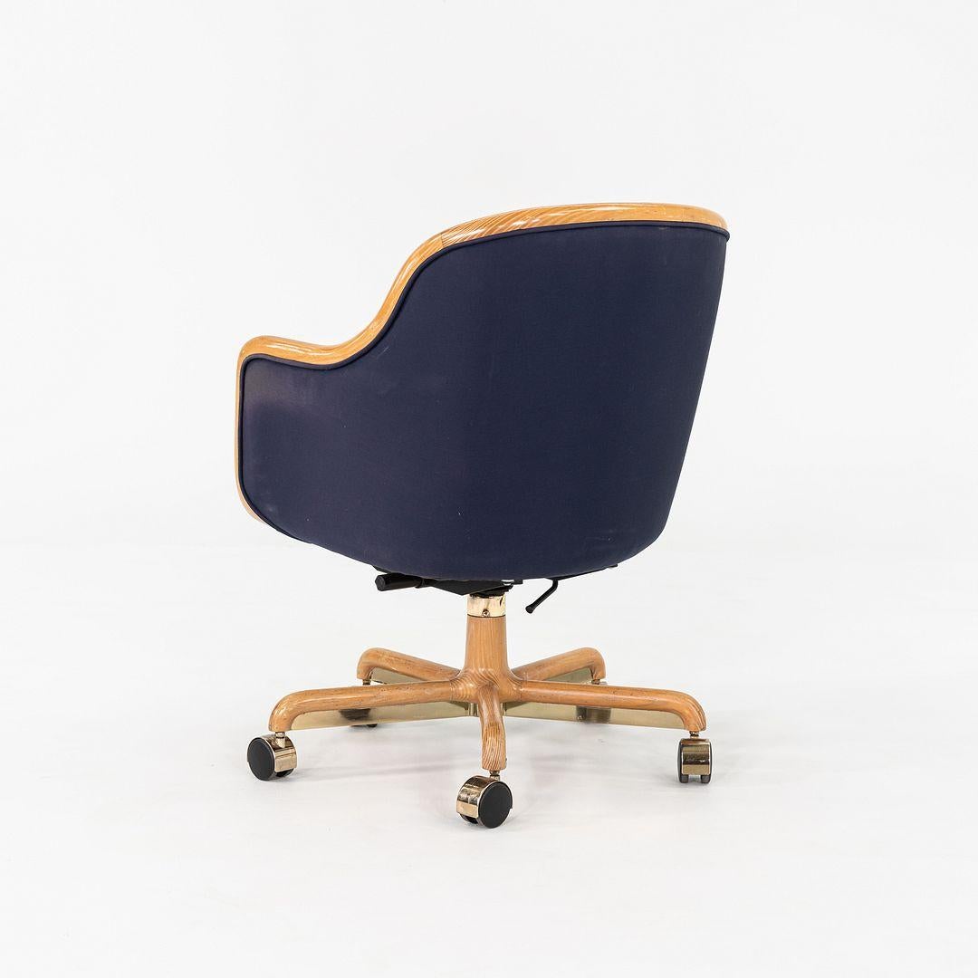 1986 Ward Bennett for Brickel Associates Executive Office Chair in Oak w/ Fabric Bon état - En vente à Philadelphia, PA