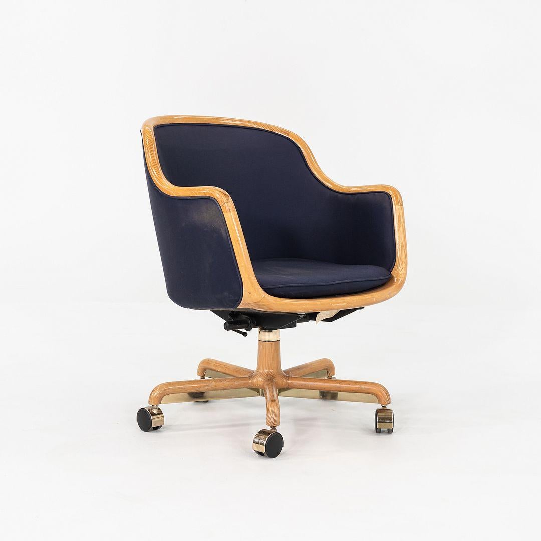 1986 Ward Bennett for Brickel Associates Executive Office Chair in Oak w/ Fabric en vente 1