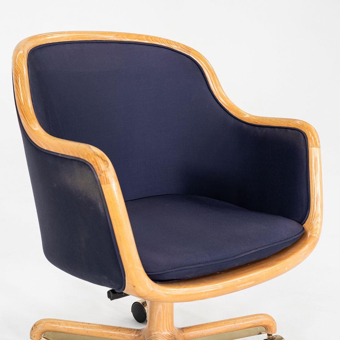 1986 Ward Bennett for Brickel Associates Executive Office Chair in Oak w/ Fabric en vente 2