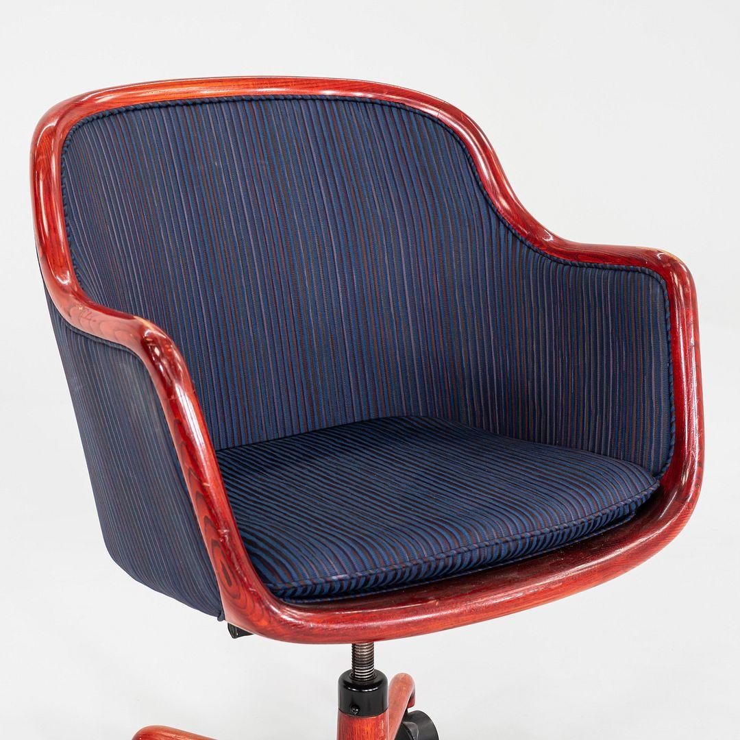 1986 The Bennetts for Brickel Associates Executive Office Chair in with Fabric (Chaise de bureau avec tissu) en vente 3