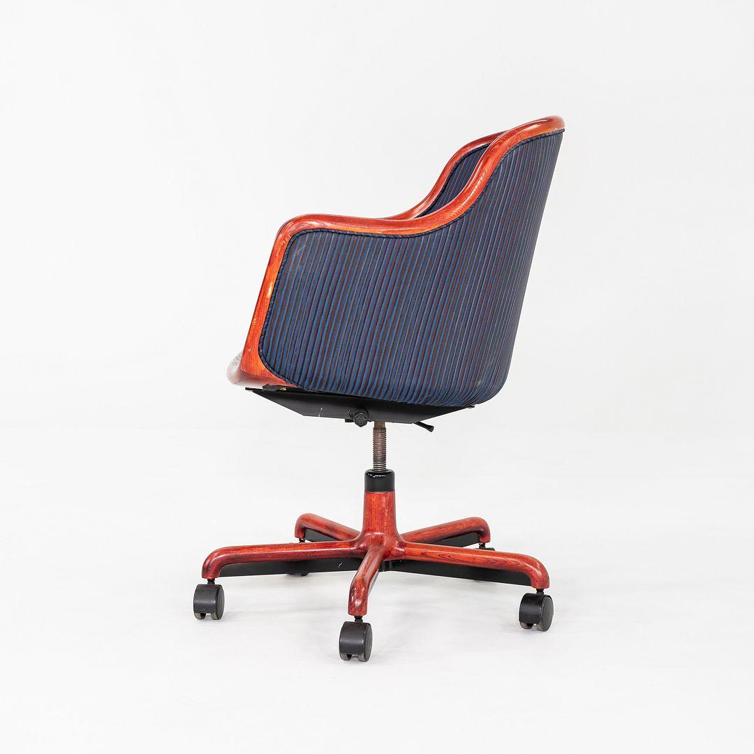 1986 The Bennetts for Brickel Associates Executive Office Chair in with Fabric (Chaise de bureau avec tissu) Bon état - En vente à Philadelphia, PA