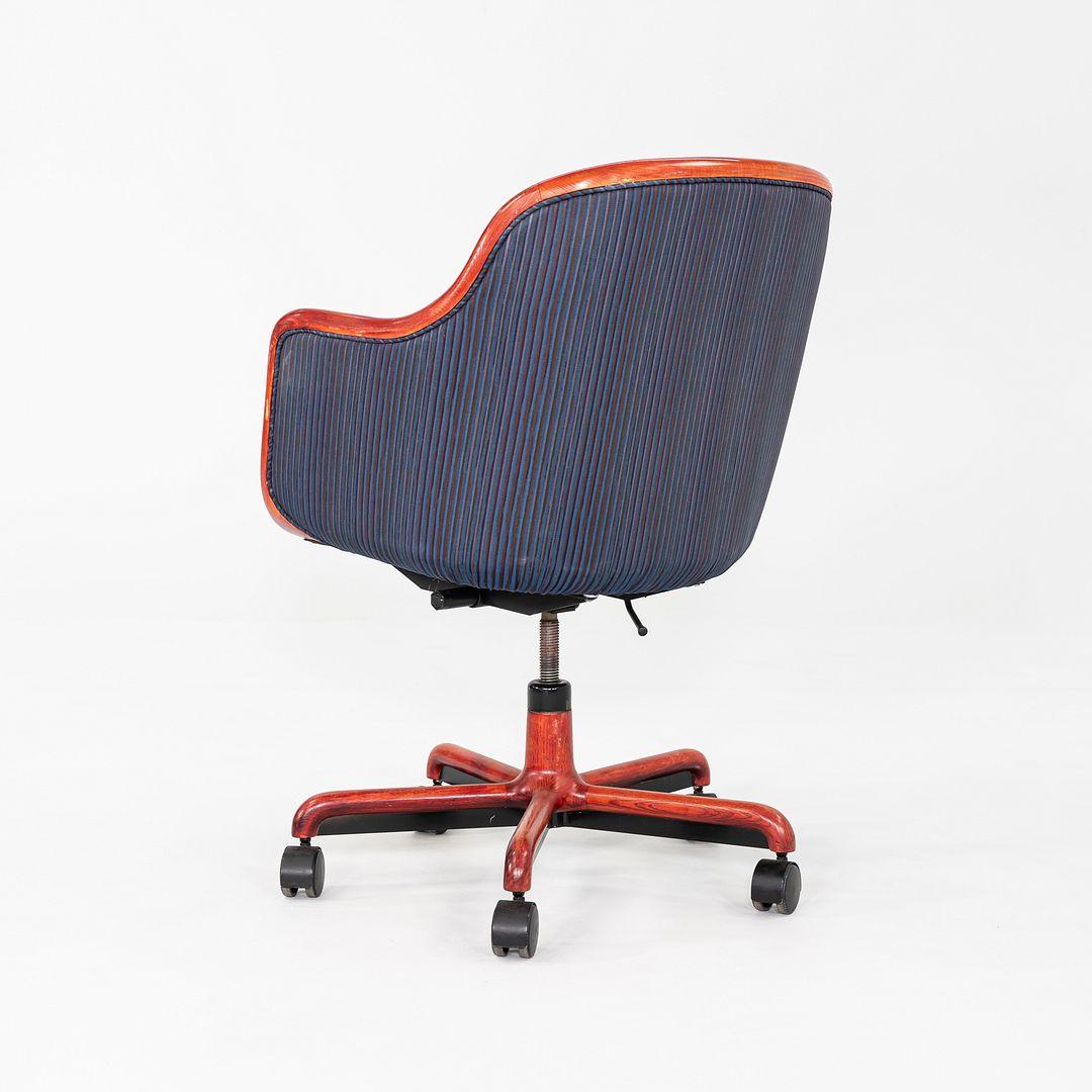 Fin du 20e siècle 1986 The Bennetts for Brickel Associates Executive Office Chair in with Fabric (Chaise de bureau avec tissu) en vente