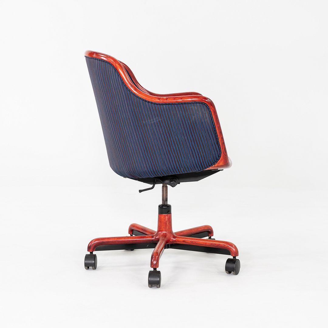 1986 The Bennetts for Brickel Associates Executive Office Chair in with Fabric (Chaise de bureau avec tissu) en vente 1