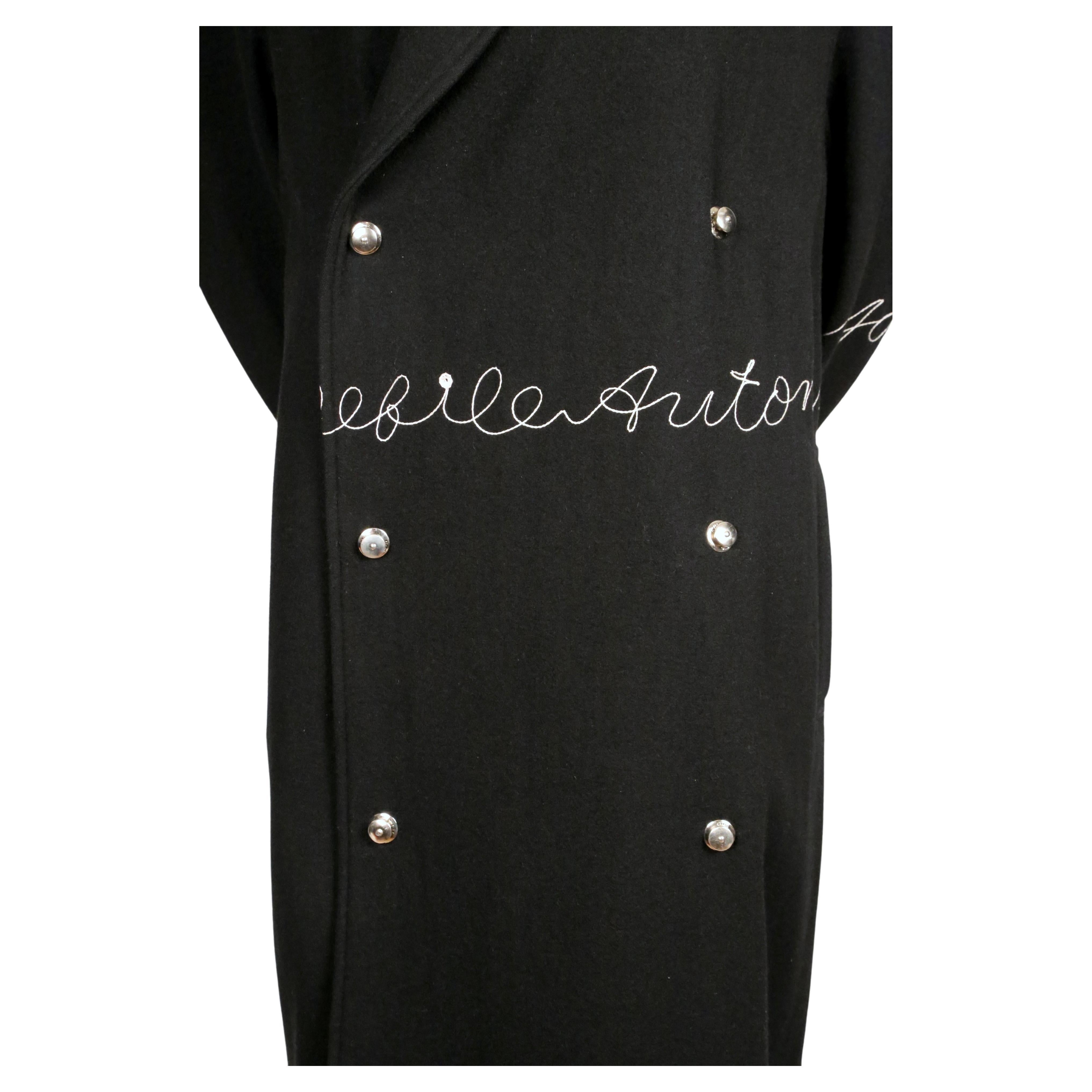 1986 YOHJI YAMAMOTO black coat with embroidered detail In Good Condition For Sale In San Fransisco, CA