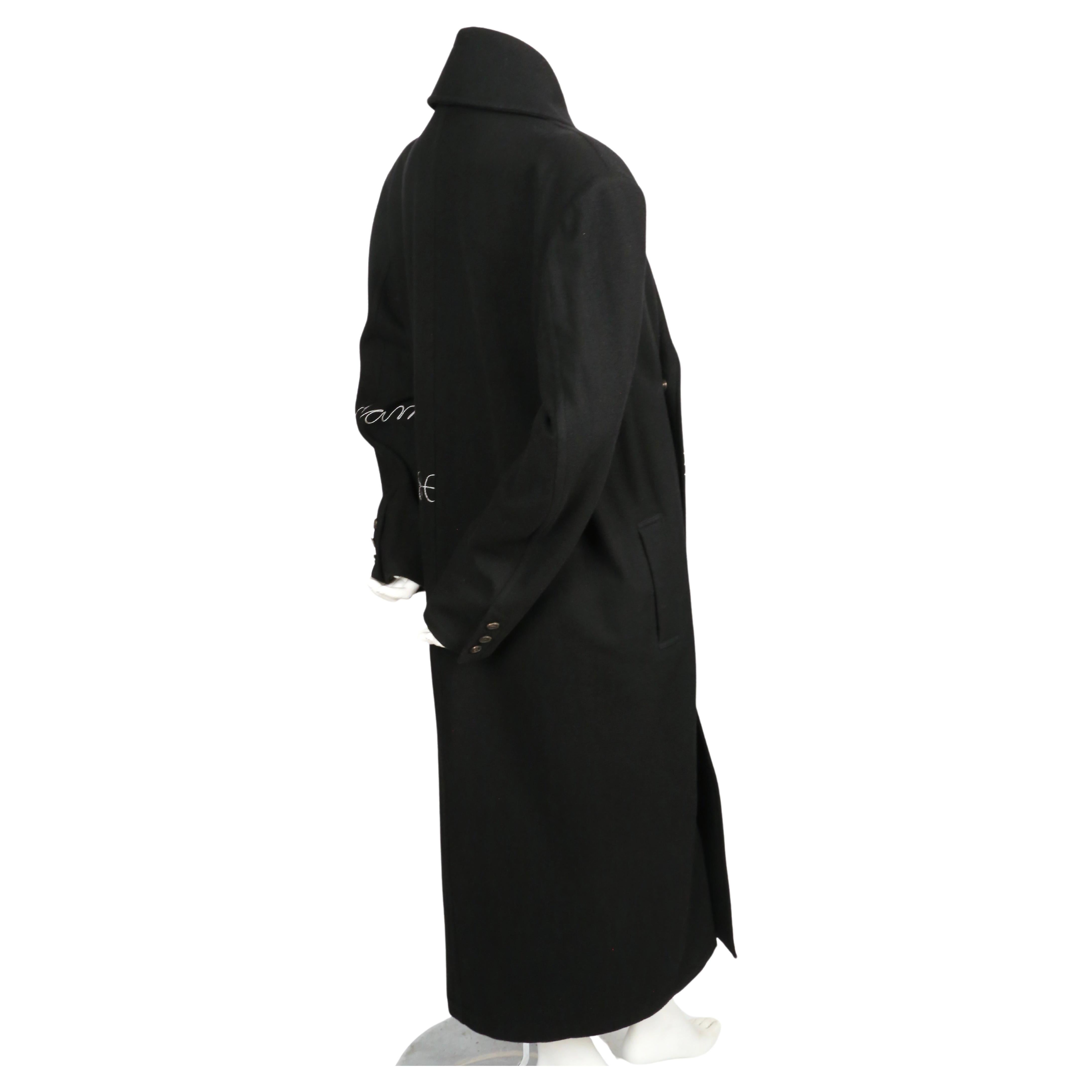 1986 YOHJI YAMAMOTO black coat with embroidered detail In Good Condition For Sale In San Fransisco, CA