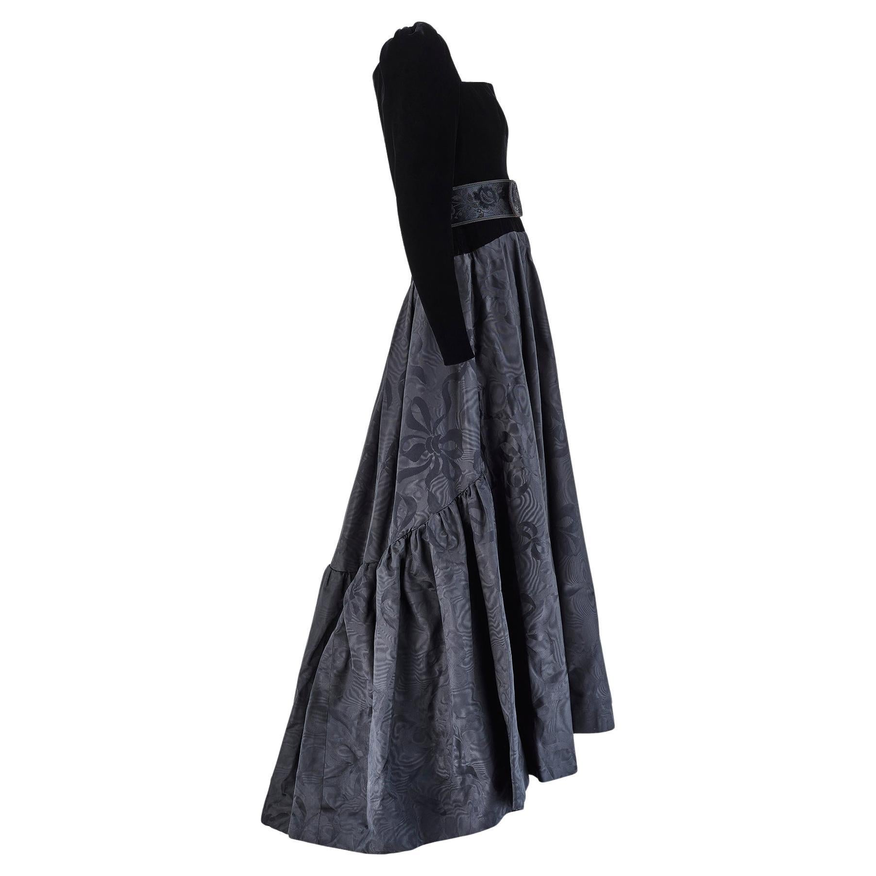 1986 Yves Saint Laurent Haute Couture Vestito in velluto nero e jacquard in vendita