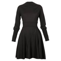 Robe AZZEDINE ALAIA de 1987, en laine noire, modèle « RUNWAY », avec un dos en V très plongeant