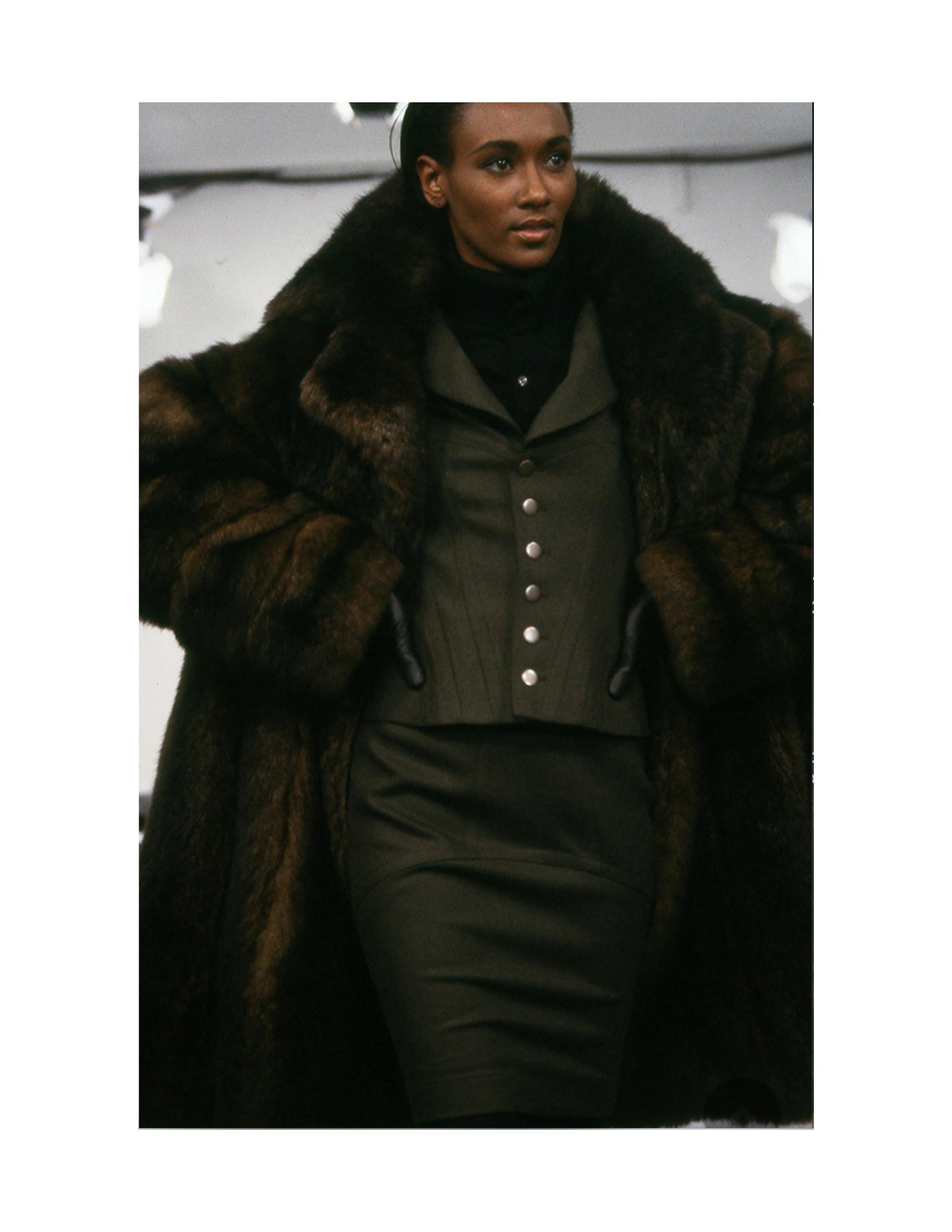 1987 AZZEDINE ALAIA black worsted gabardine wool RUNWAY skirt with seams en vente 6