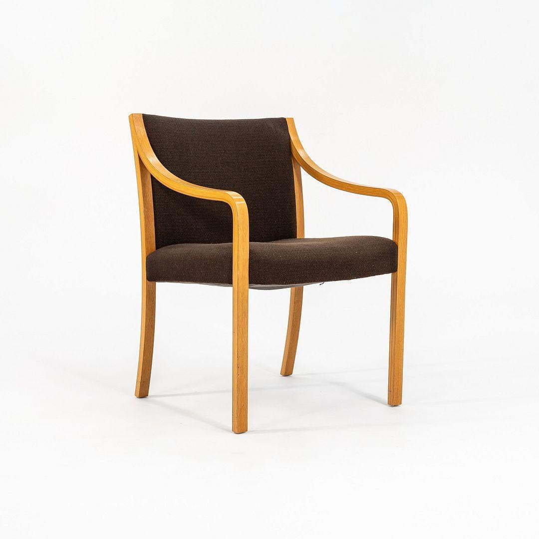 1987 Bert England per Stow & Davis England Sedia da pranzo con imbottitura marrone in vendita 1