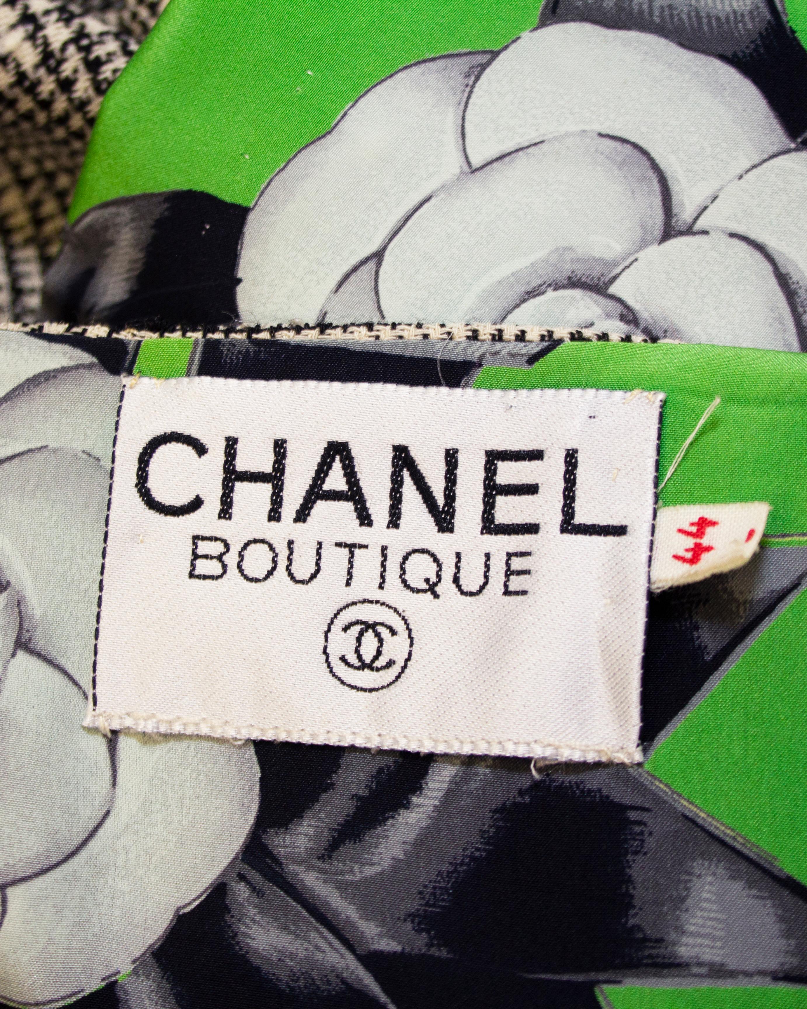 1987 Chanel Spring RTW Green Silk Lined Houndstooth Suit For Sale 2