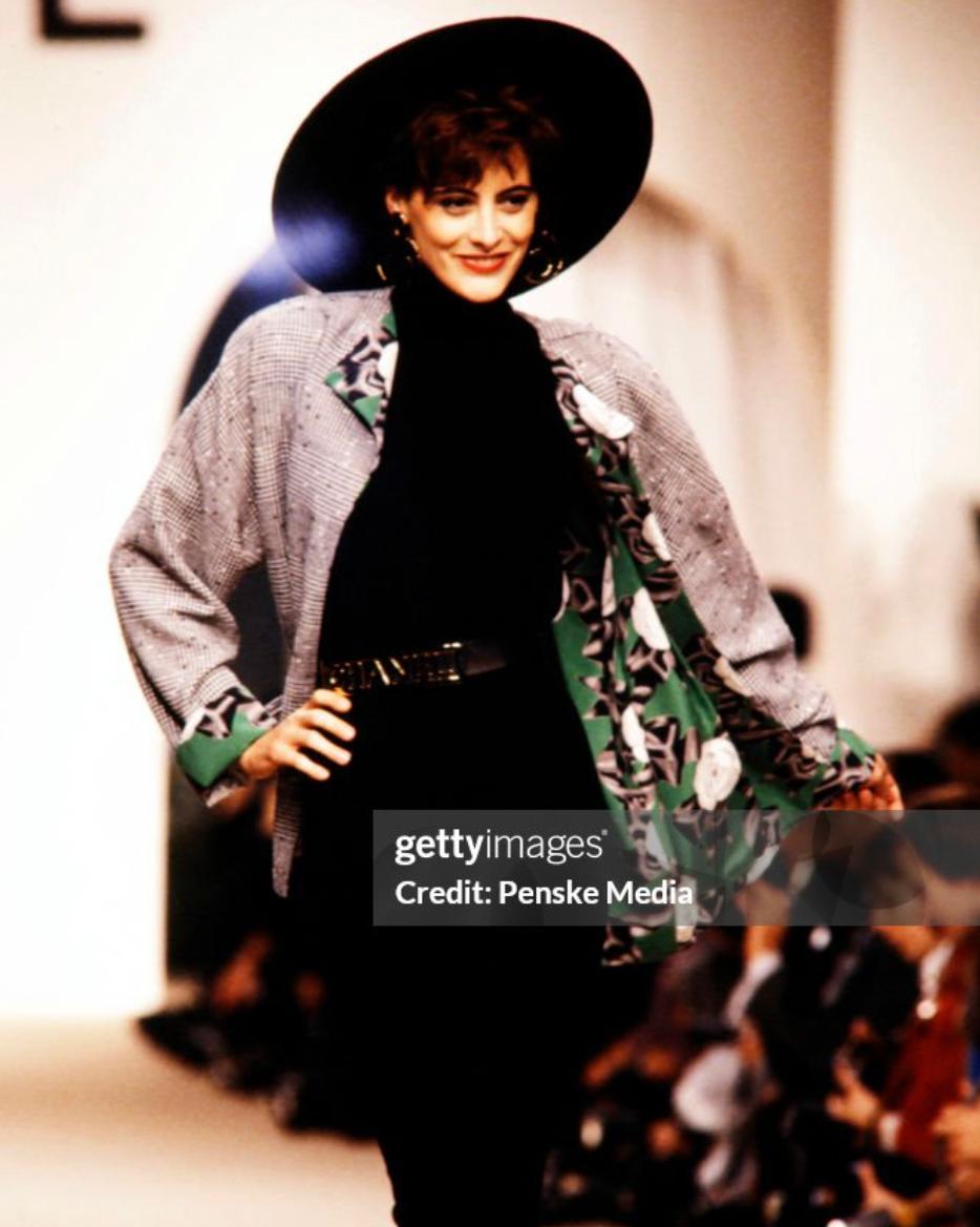 1987 Chanel Spring RTW Green Silk Lined Houndstooth Suit For Sale 3