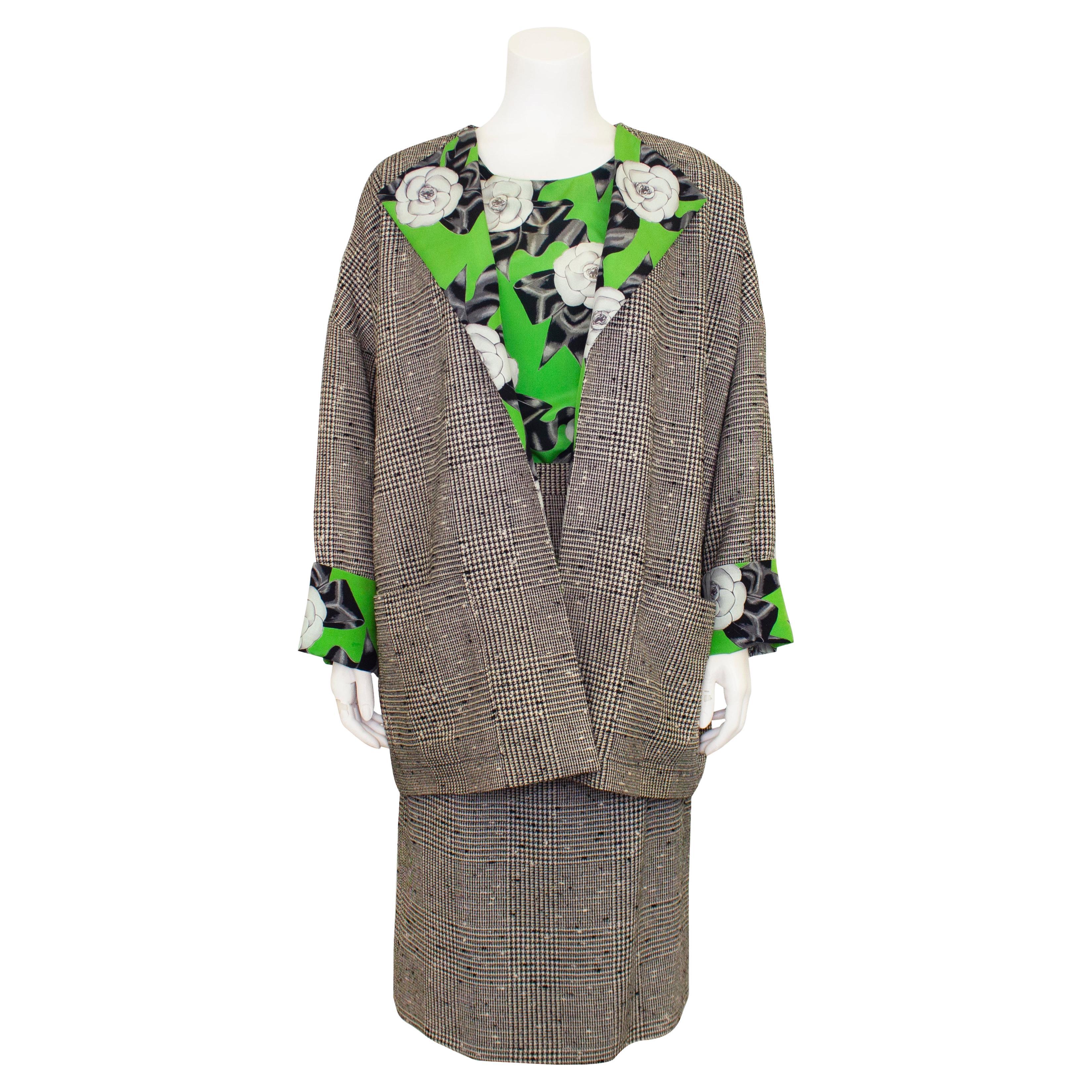 1987 Chanel Spring RTW Green Silk Lined Houndstooth Suit For Sale