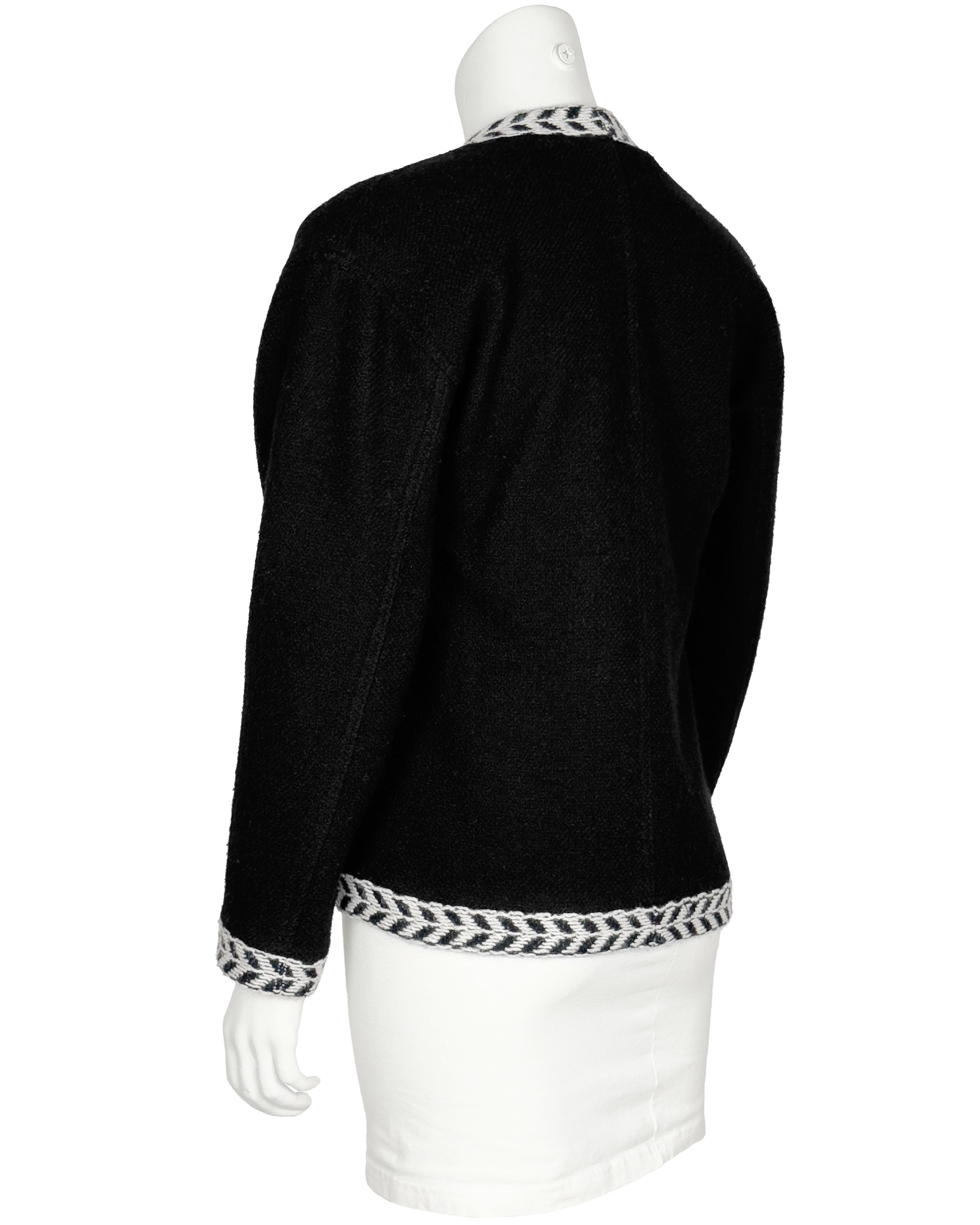 Gris 1987 Chanel Spring Summer Black and White Wool Jacket with Herringbone Trim en vente