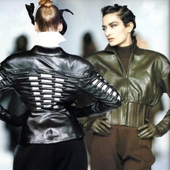 1987 Claude Montana Veste de défilé en cuir d'agneau noir avec découpes aux bras et au dos