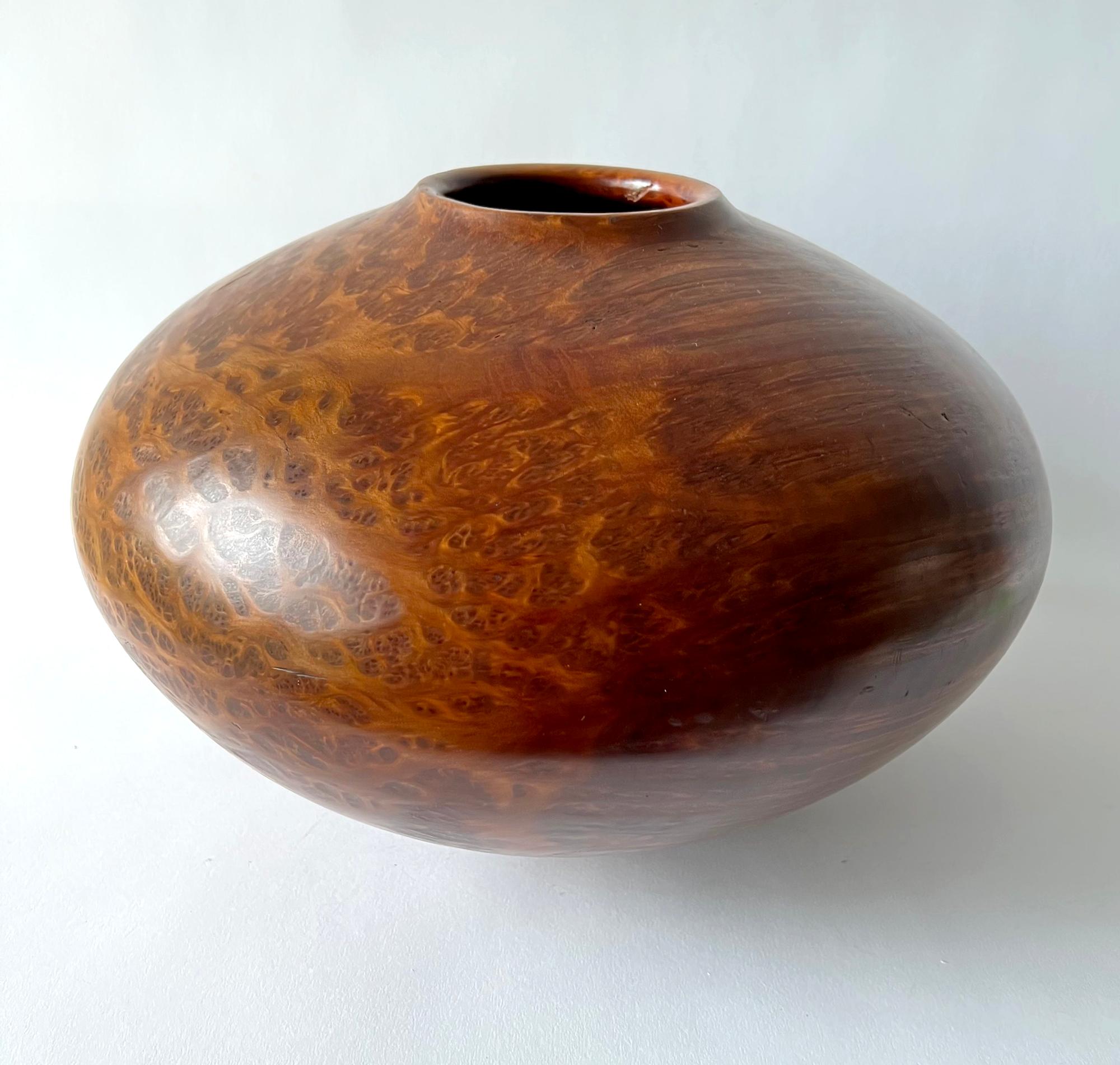 Large scale Redwood lace burl wood hand turned vase created by wood sculptor Dennis Elliott of Florida, circa 1987. Bowl measures 10
