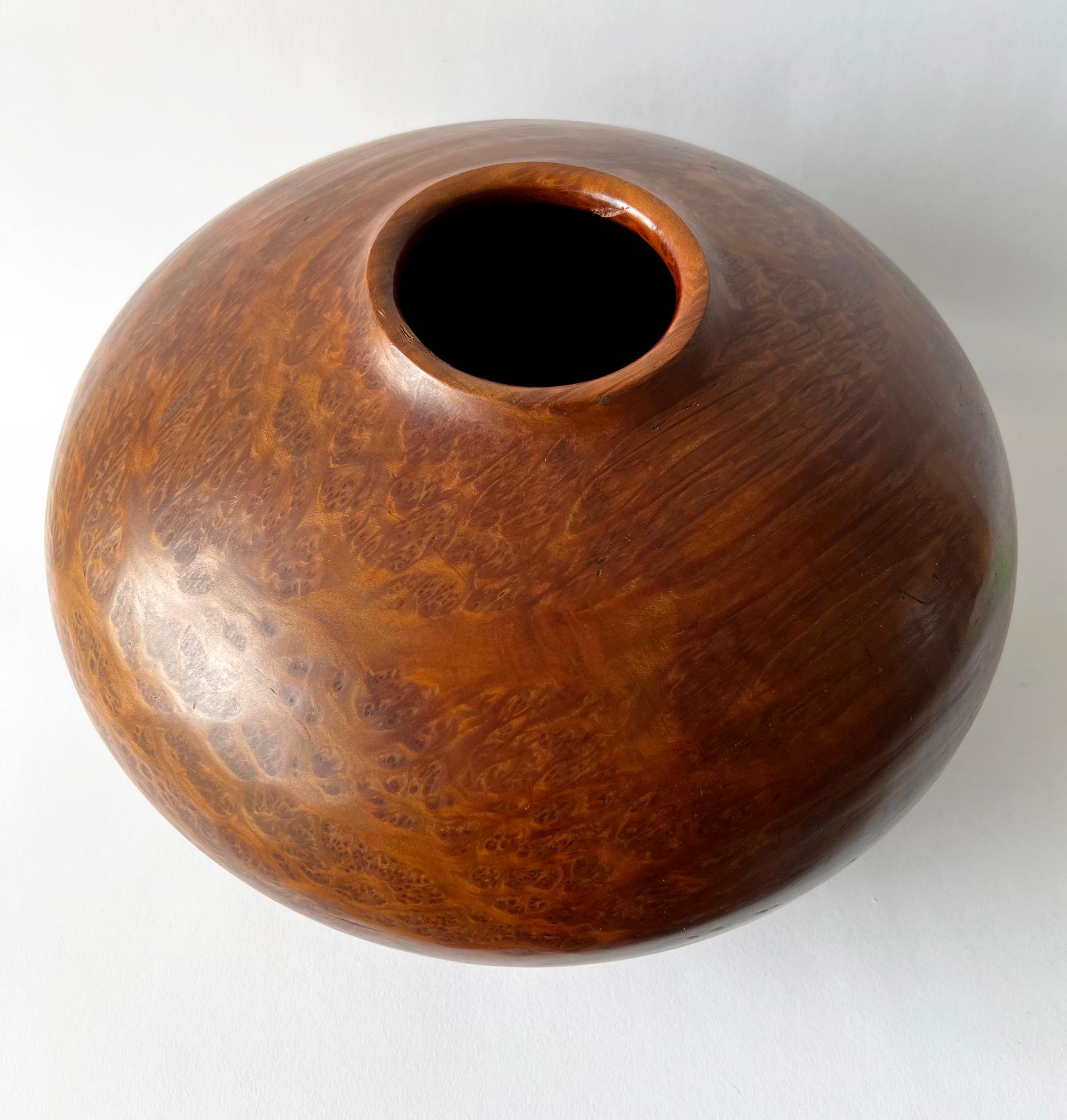 Hand-Crafted 1987 Dennis Elliott Redwood Lace Burl Hand Turned Vase