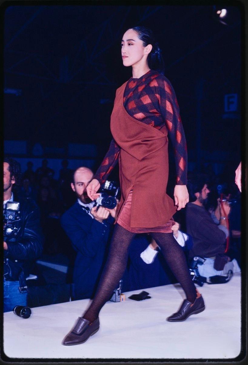 1987 ISSEY MIYAKE Pullover mit halbem Saum und drapierter Tunika im Angebot 3