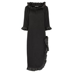 1987 Saint Laurent Laufsteg Schwarzes Kleid mit geknitterten Rüschen aus Taft