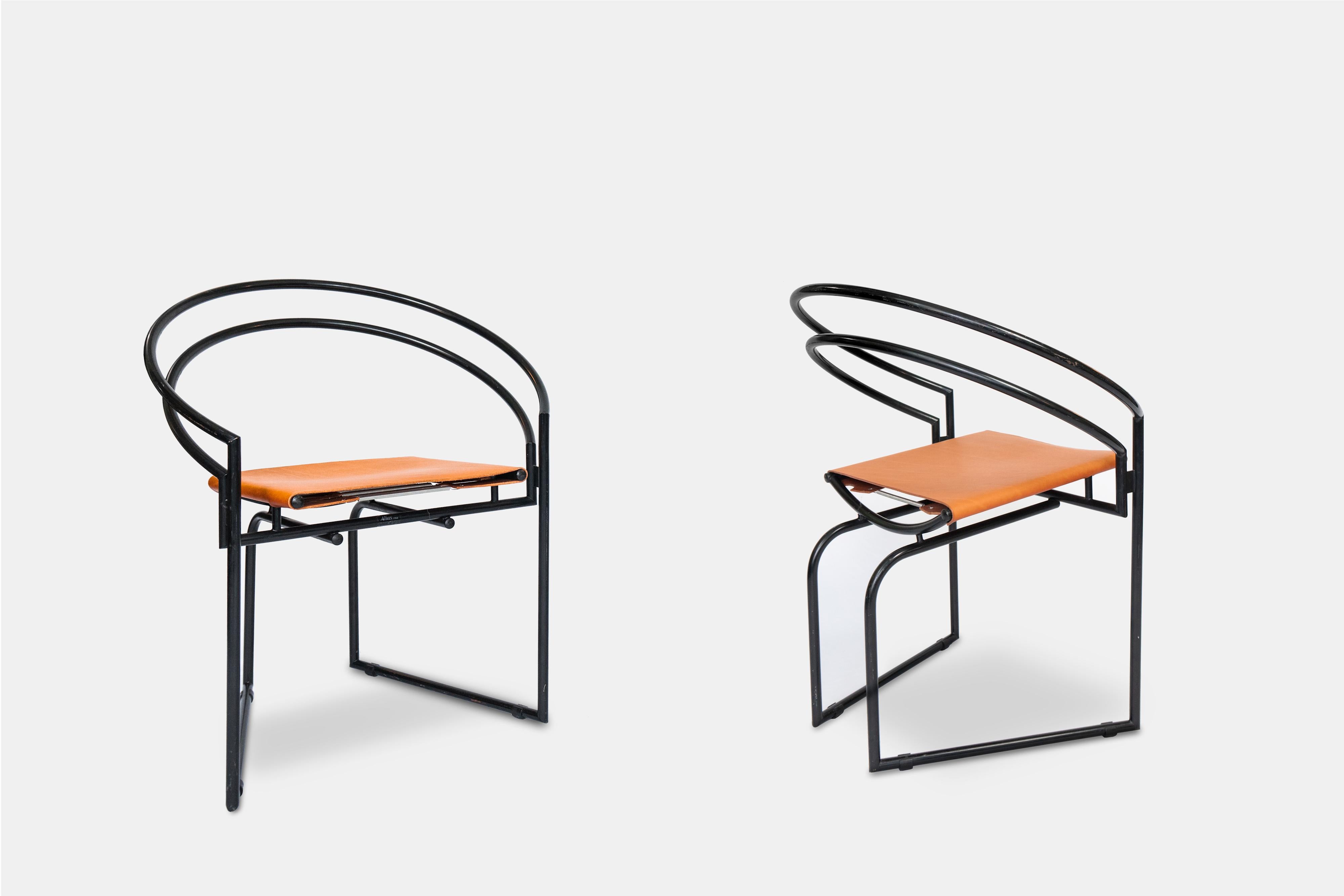 1987 Satz von vier Esszimmerstühlen La Tonda Mario Botta Italienisch Orange Leder Metall (Moderne der Mitte des Jahrhunderts) im Angebot