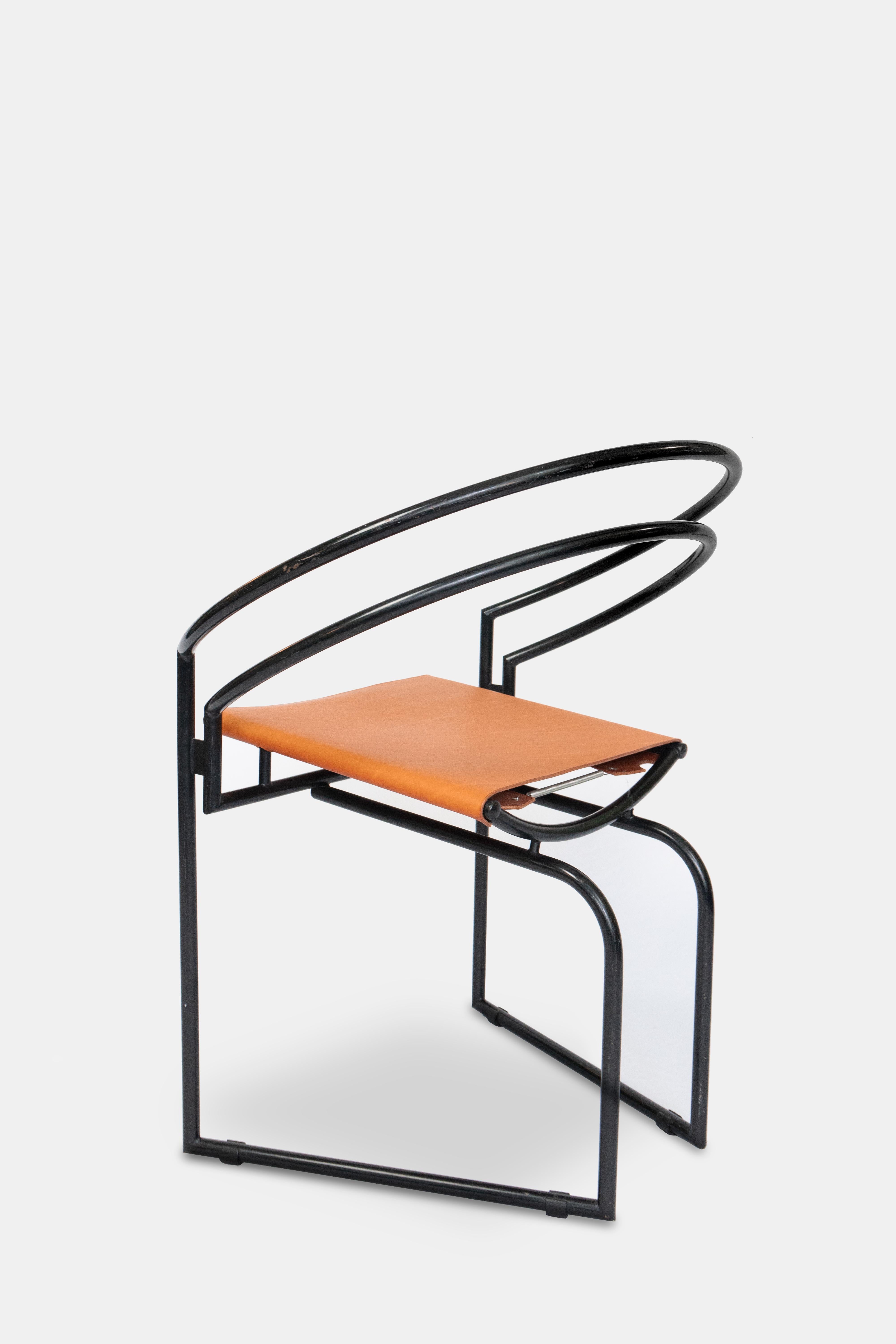 1987 Satz von vier Esszimmerstühlen La Tonda Mario Botta Italienisch Orange Leder Metall im Angebot 2